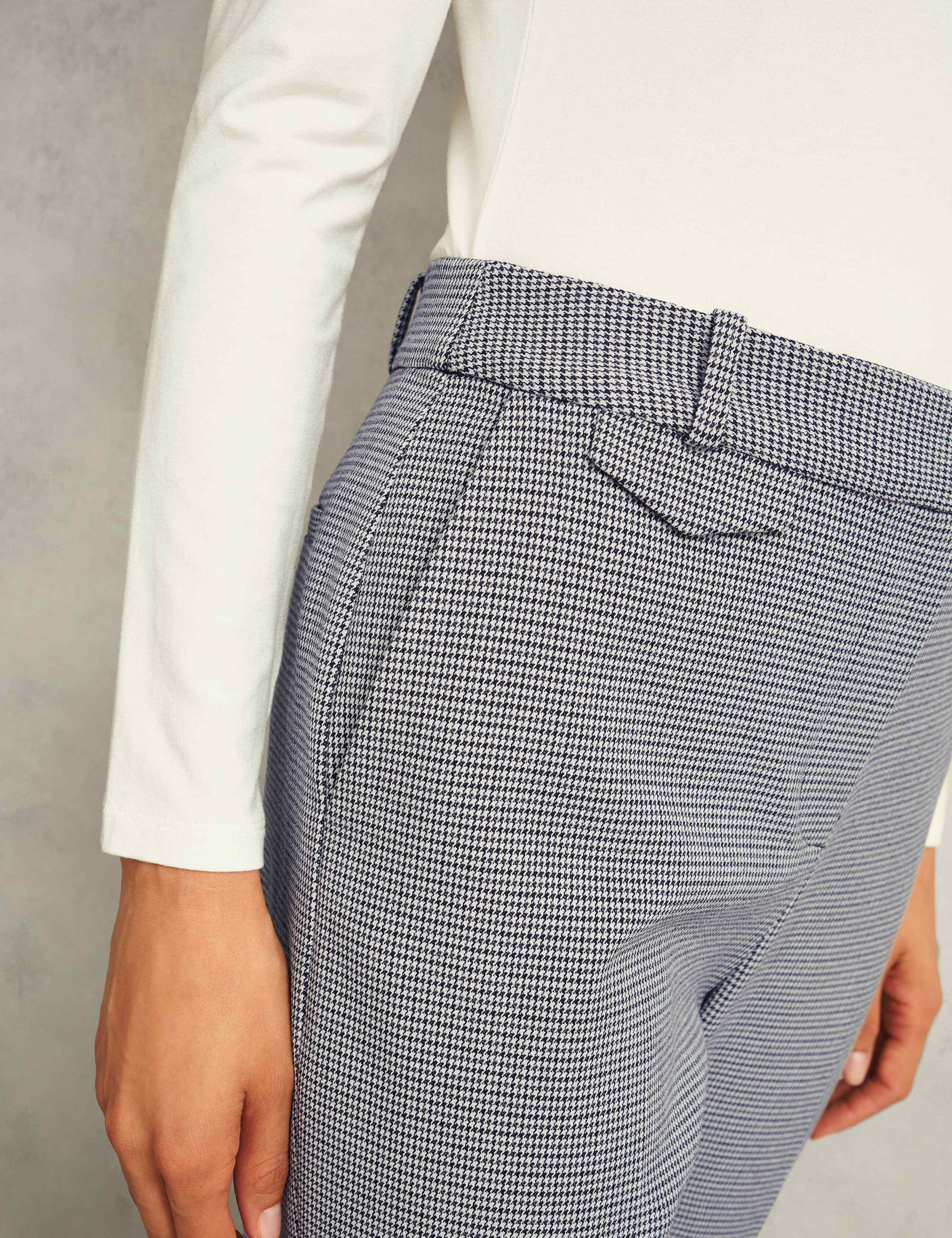 Houndstooth Checked Tapered Trousers 6 of 7