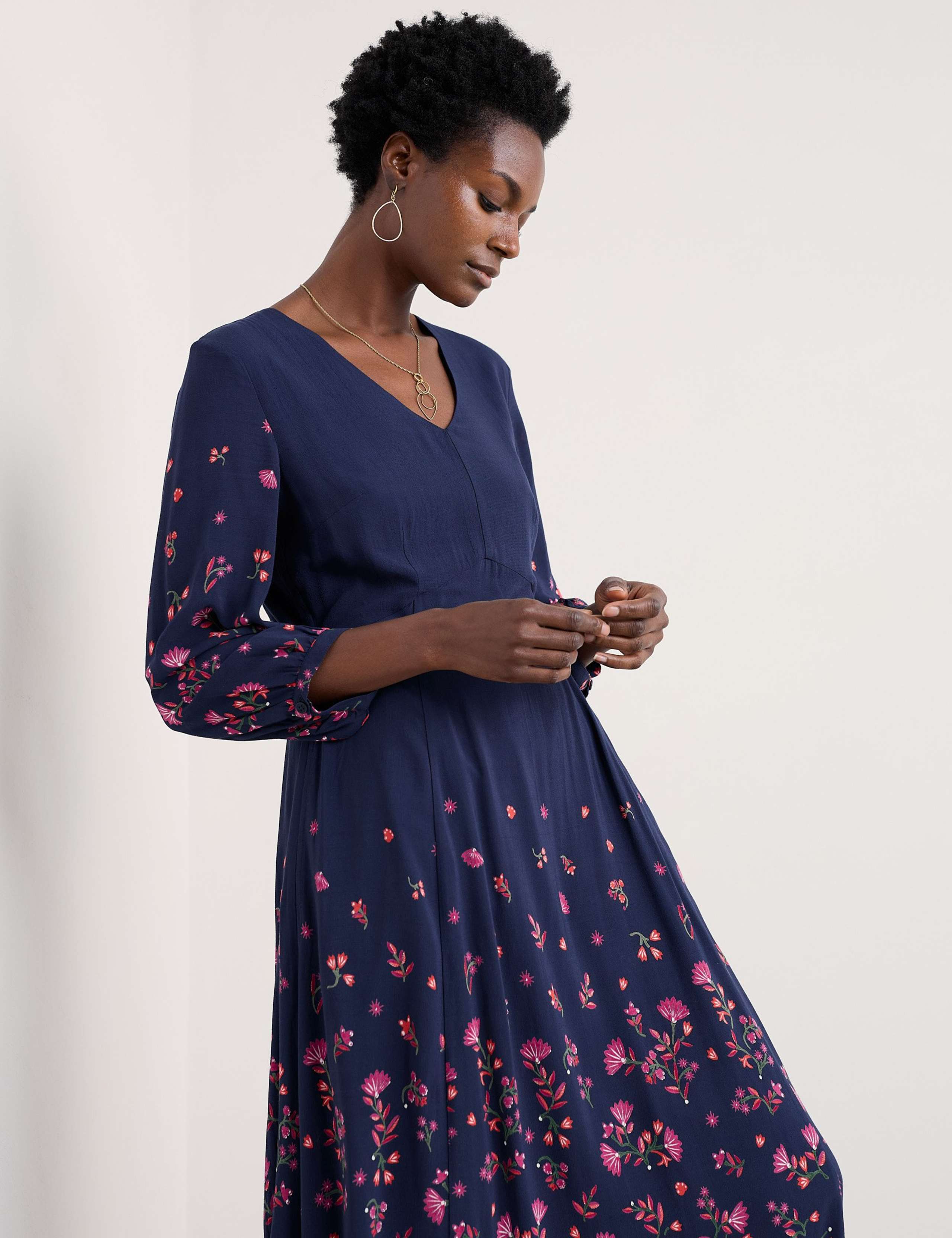 Floral V-Neck Midaxi Waisted Dress 3 of 5