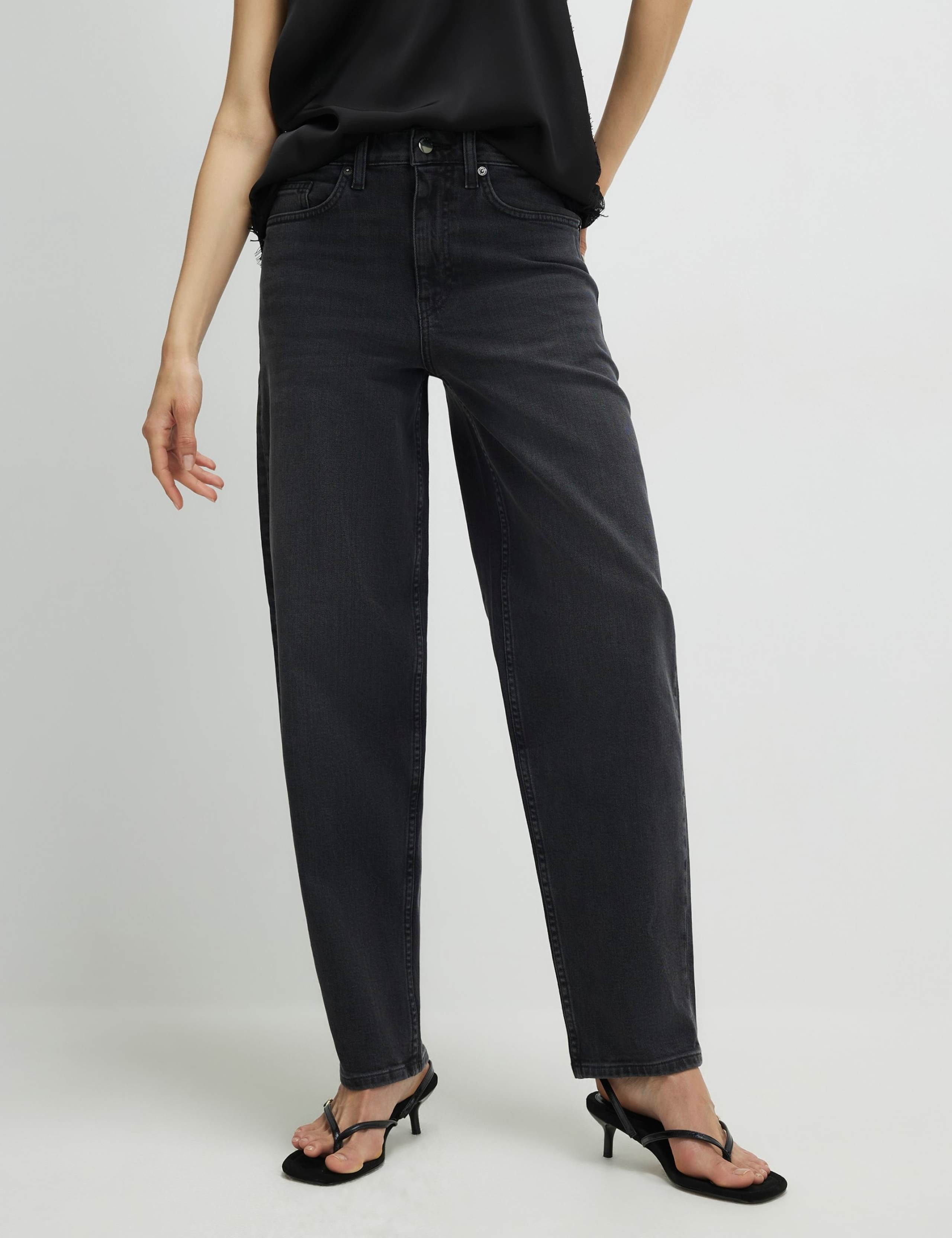 Mid Rise Barrel Jeans 3 of 4