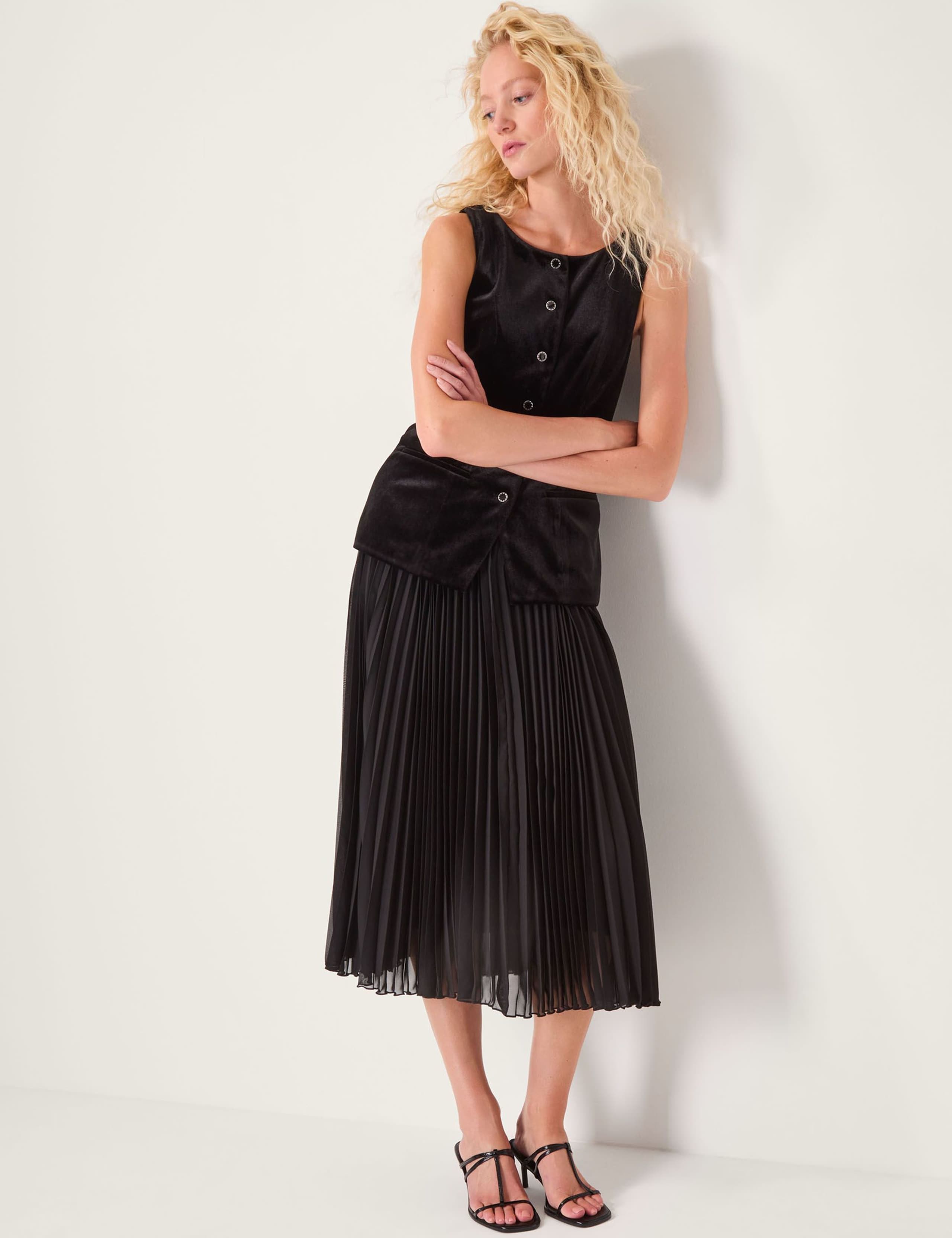 Round Neck Midi Swing Dress 4 of 5