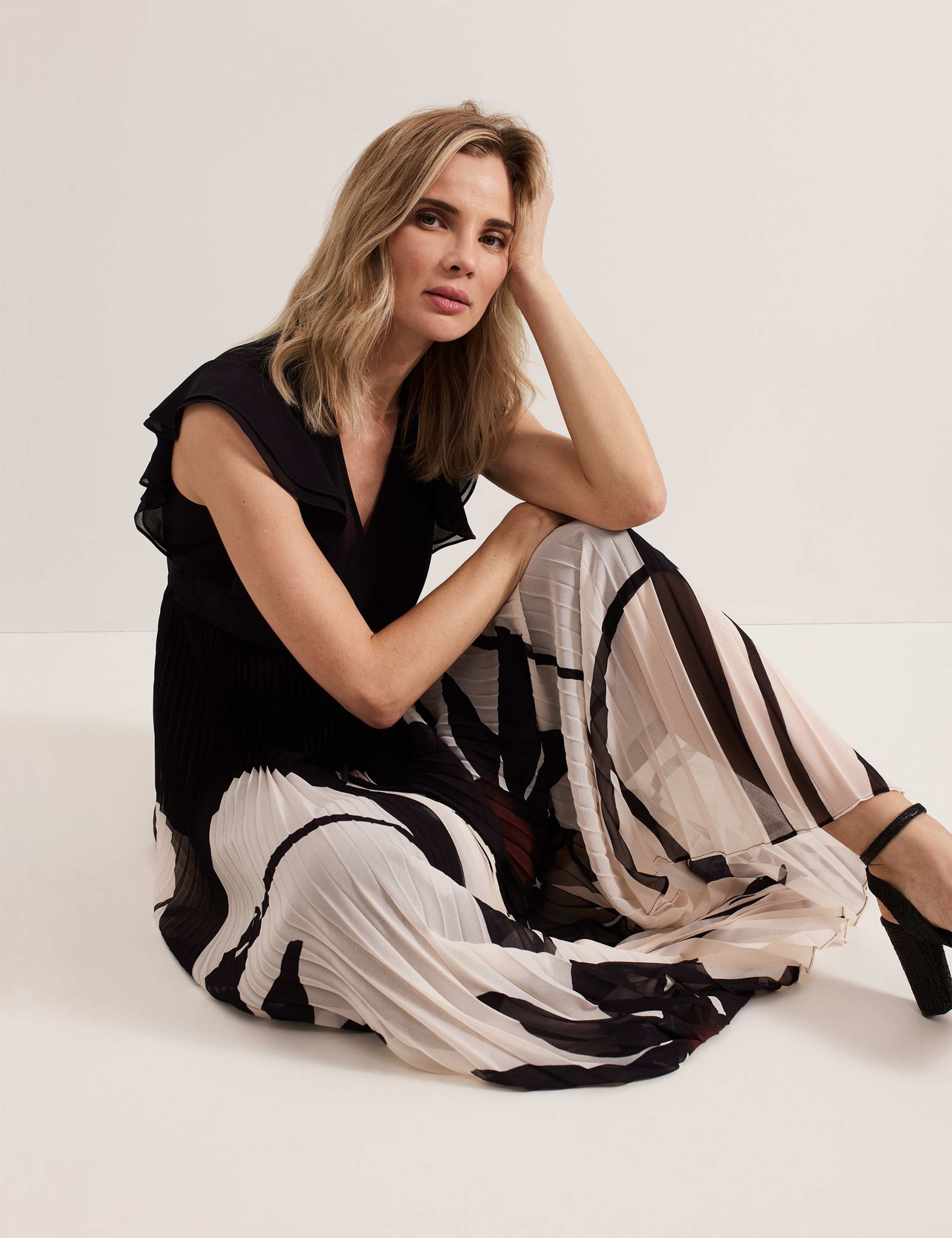 Printed V-Neck Maxi Skater Dress 4 of 7