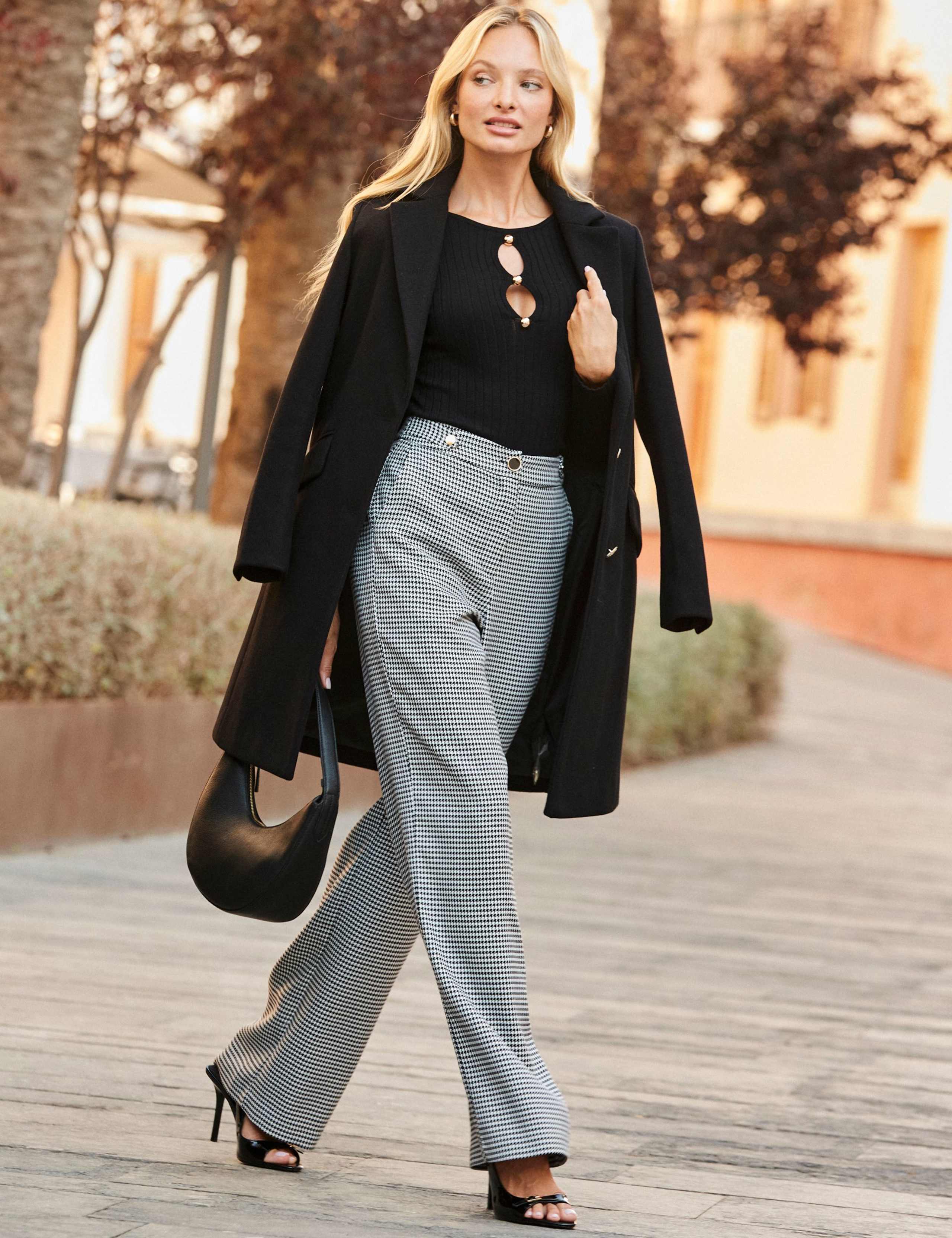 Ribbed Crew Neck Cut Out Button Detail Top 4 of 8