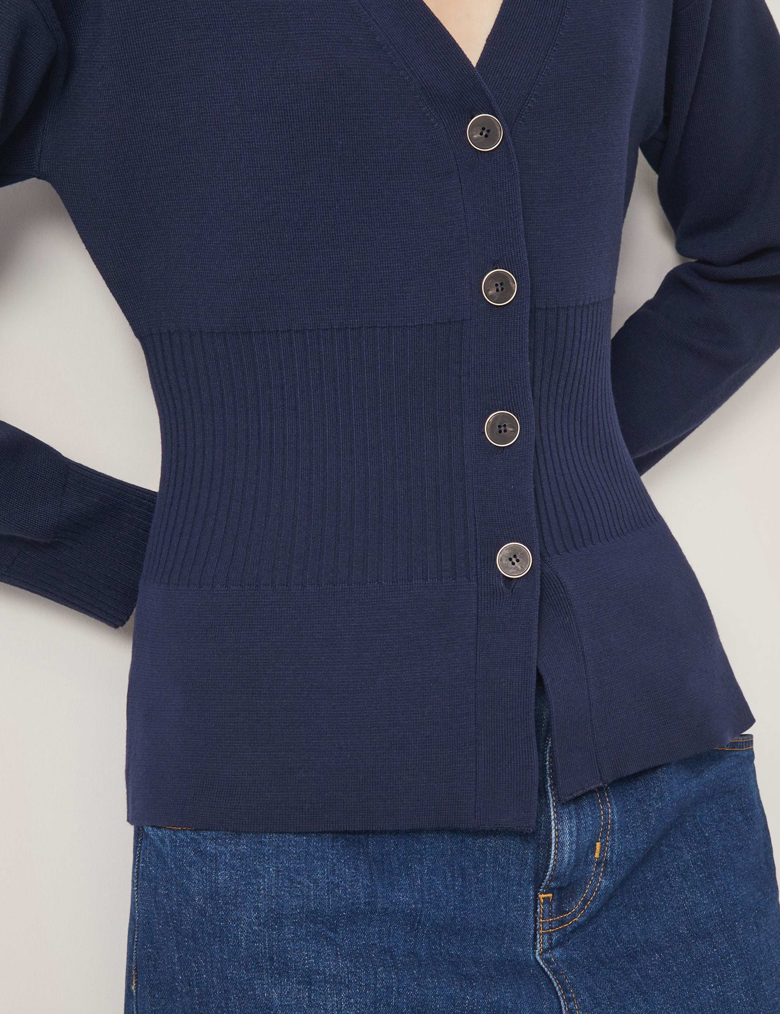 V-Neck Waisted Cardigan 4 of 4