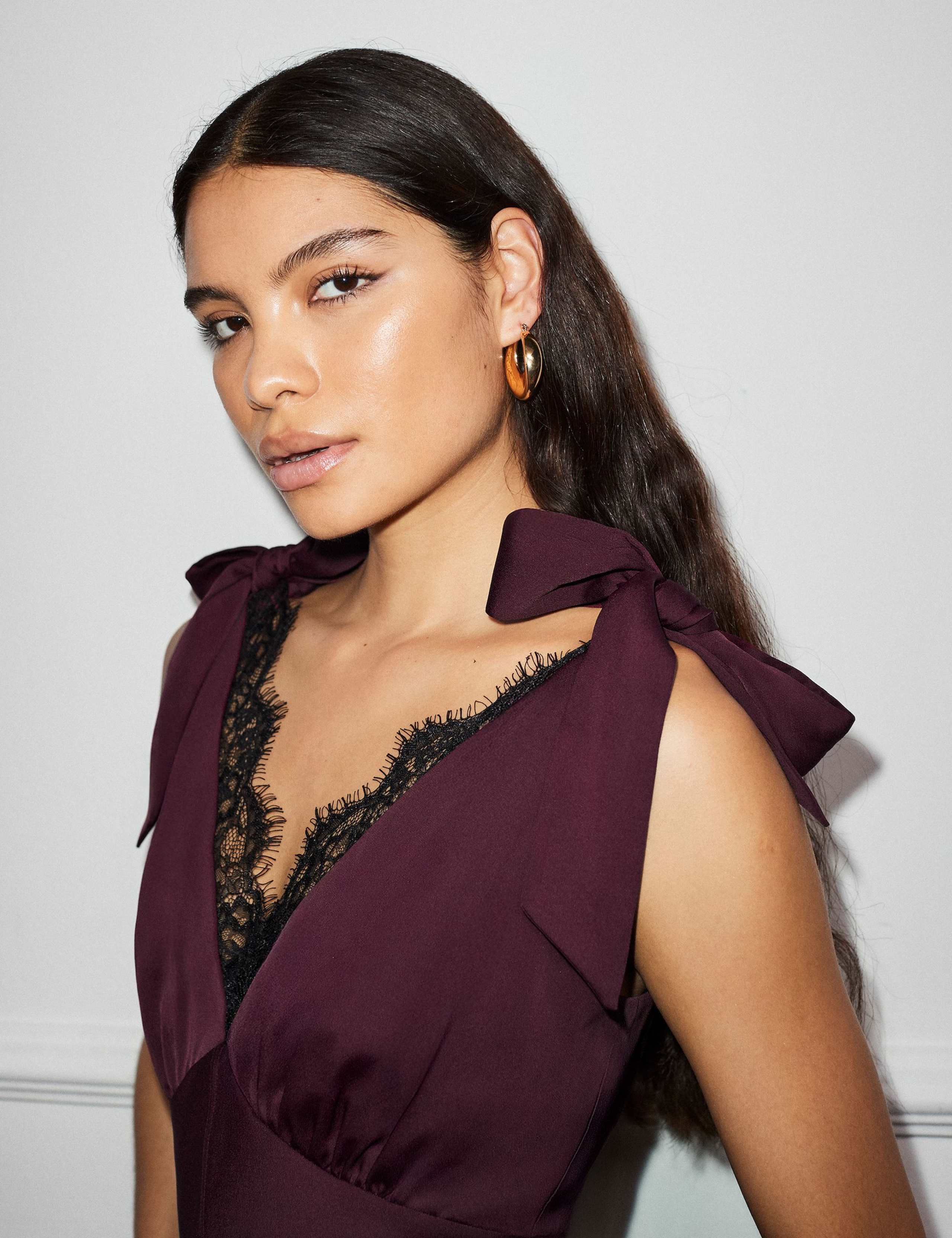 Lace Detail V-Neck Maxi Skater Dress 4 of 5