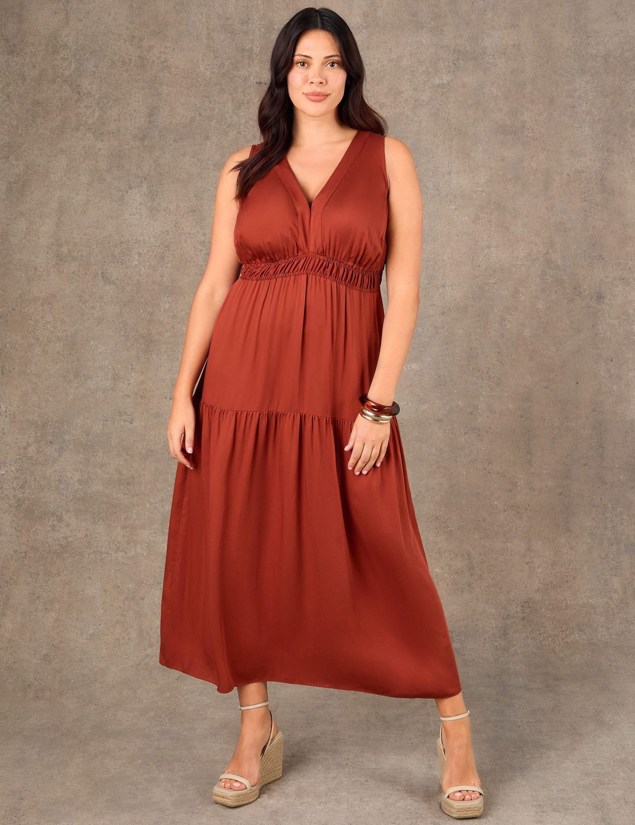 V-Neck Maxi Waisted Dress 3 of 5