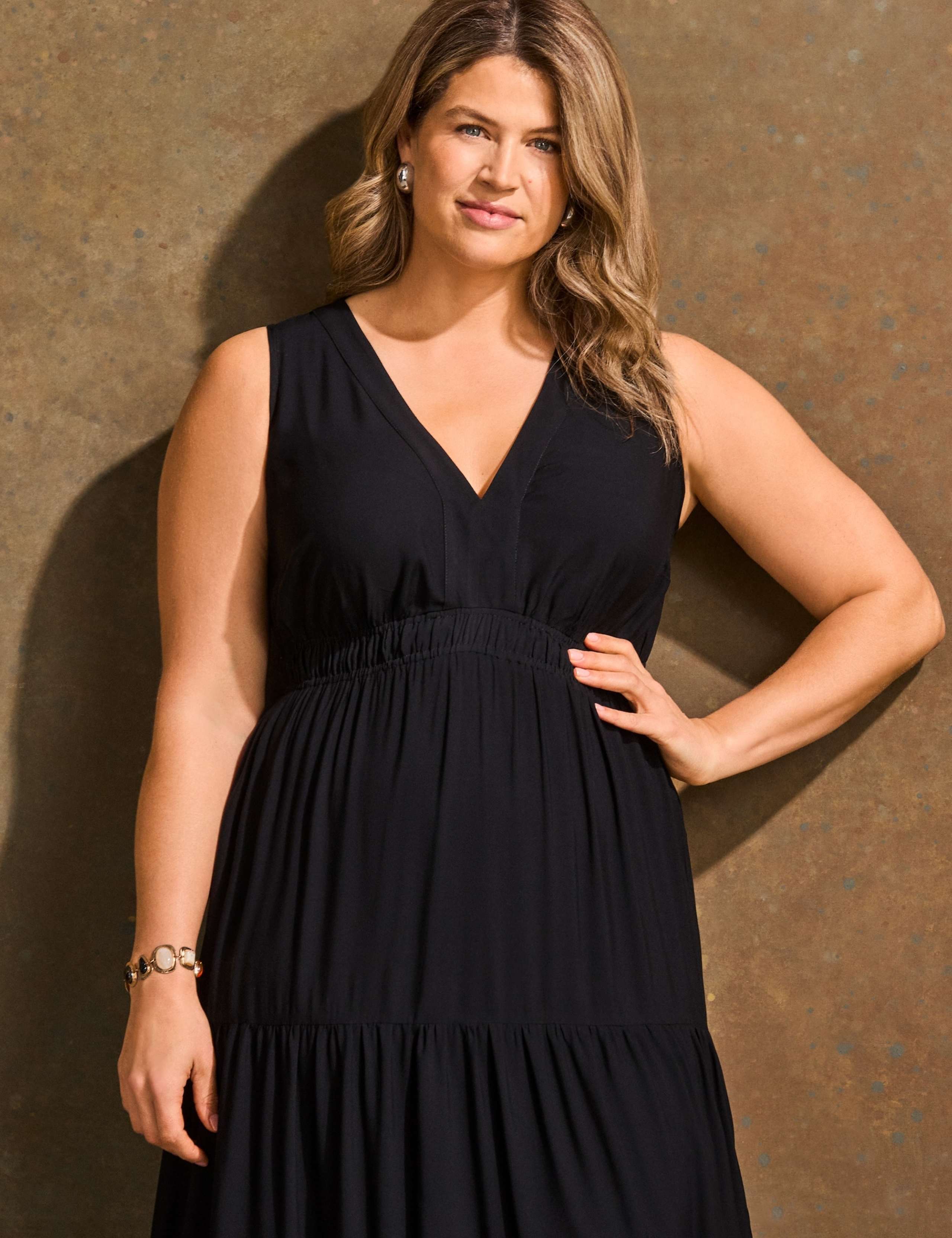 V-Neck Maxi Waisted Dress 4 of 7
