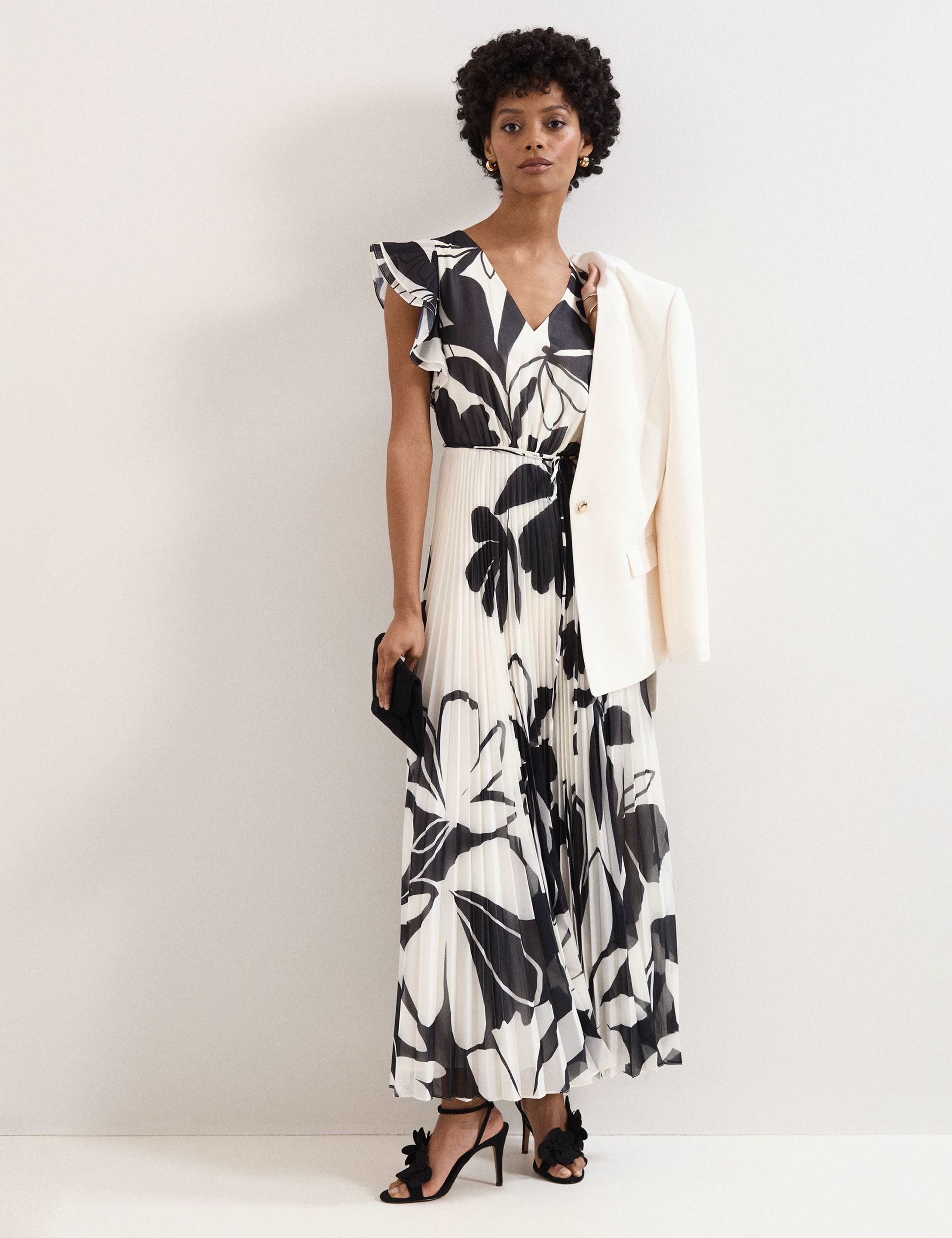 Floral V-Neck Pleated Maxi Skater Dress 3 of 8