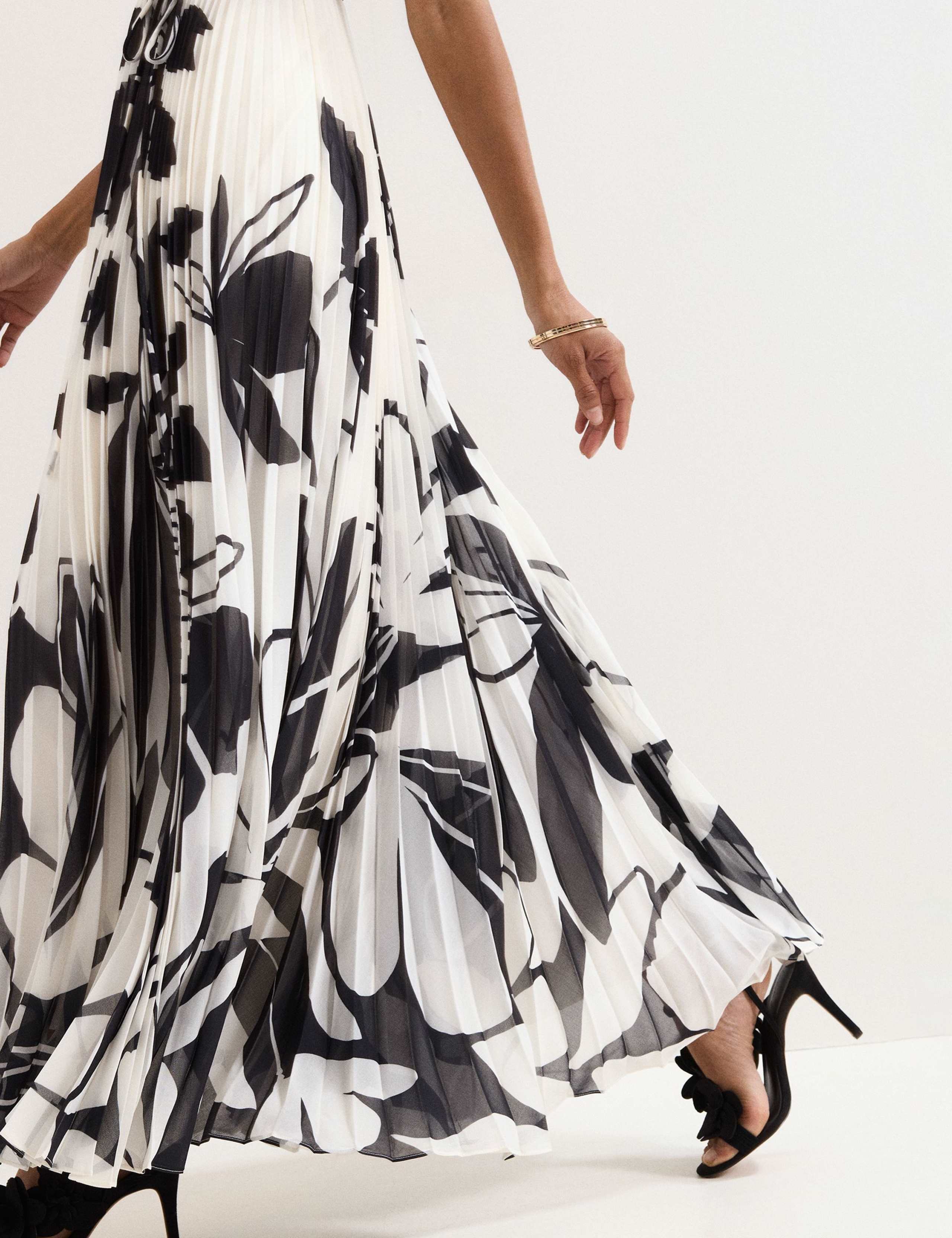 Floral V-Neck Pleated Maxi Skater Dress 8 of 8