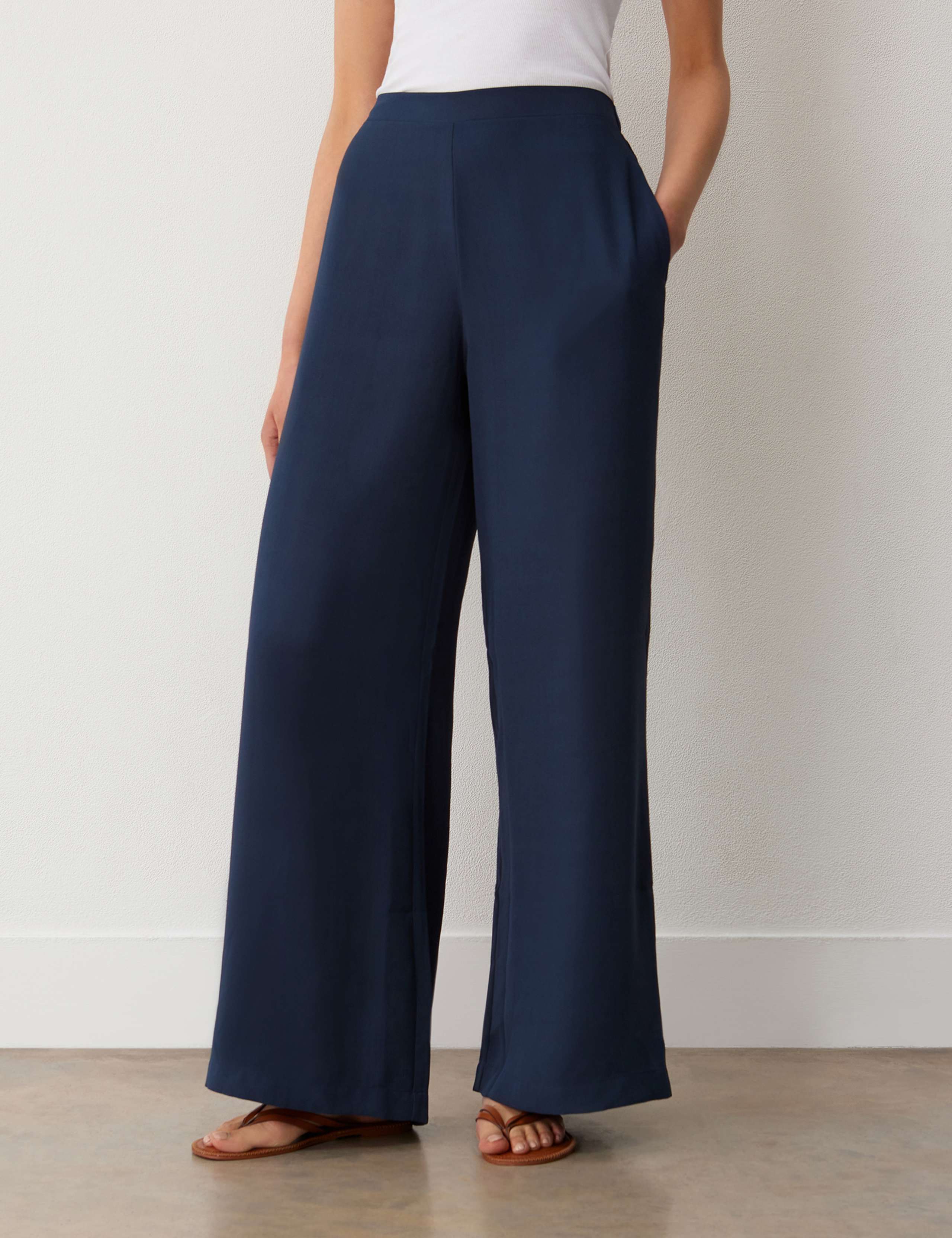 Crepe High Waisted Wide Leg Trousers 3 of 4