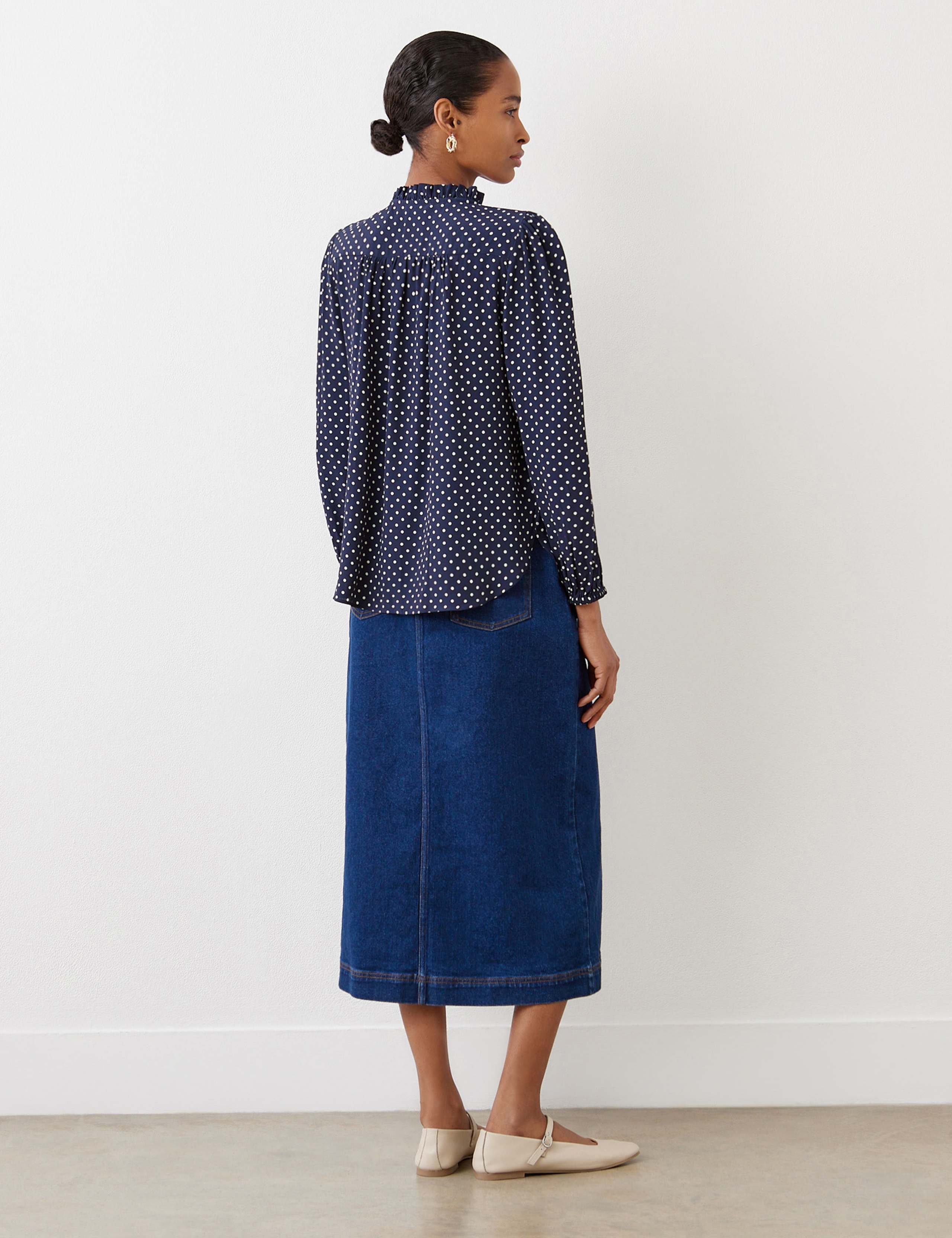 Crepe Printed V-Neck Blouse 3 of 4