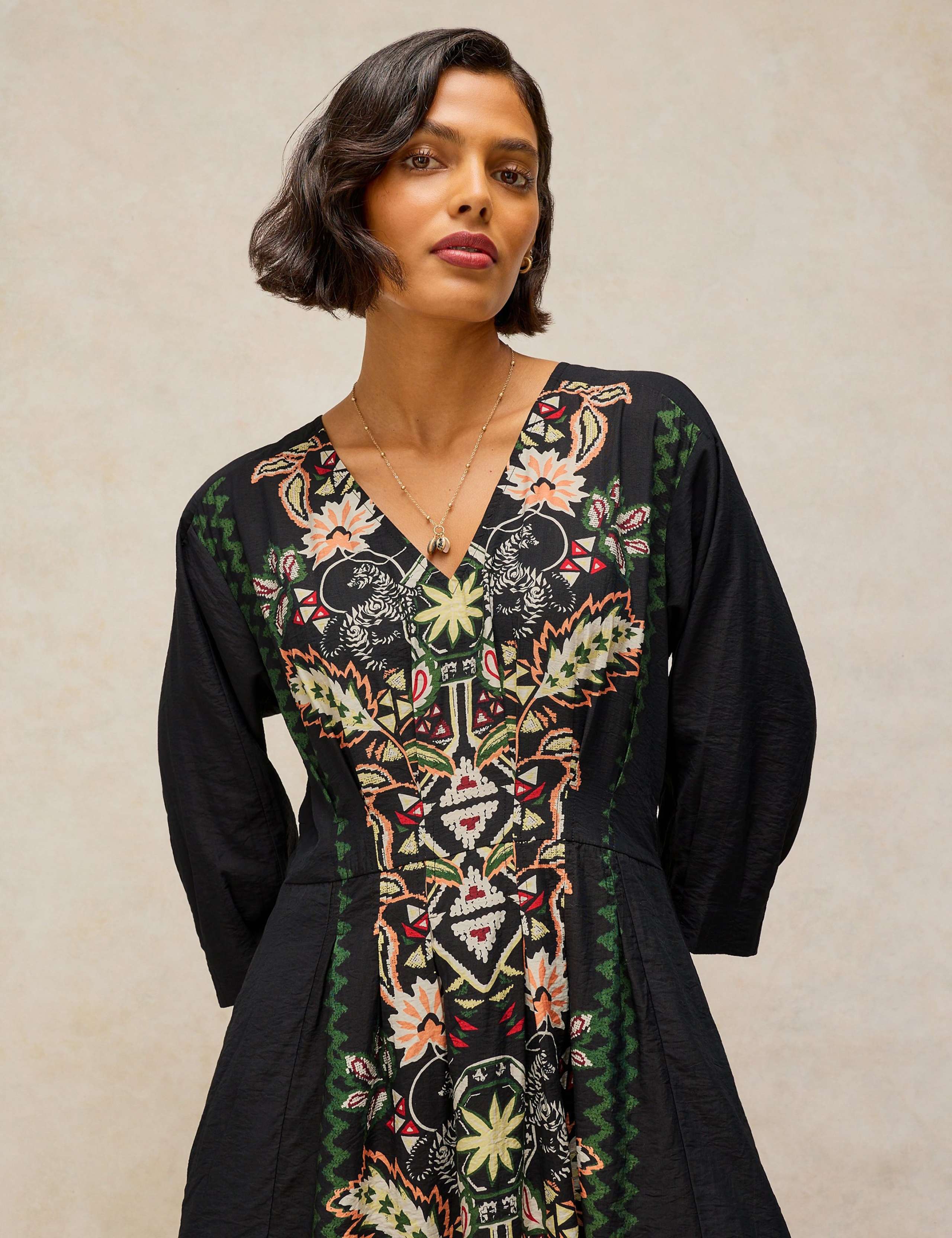 Kate Patterned V Neck Midi Dress 4 of 6