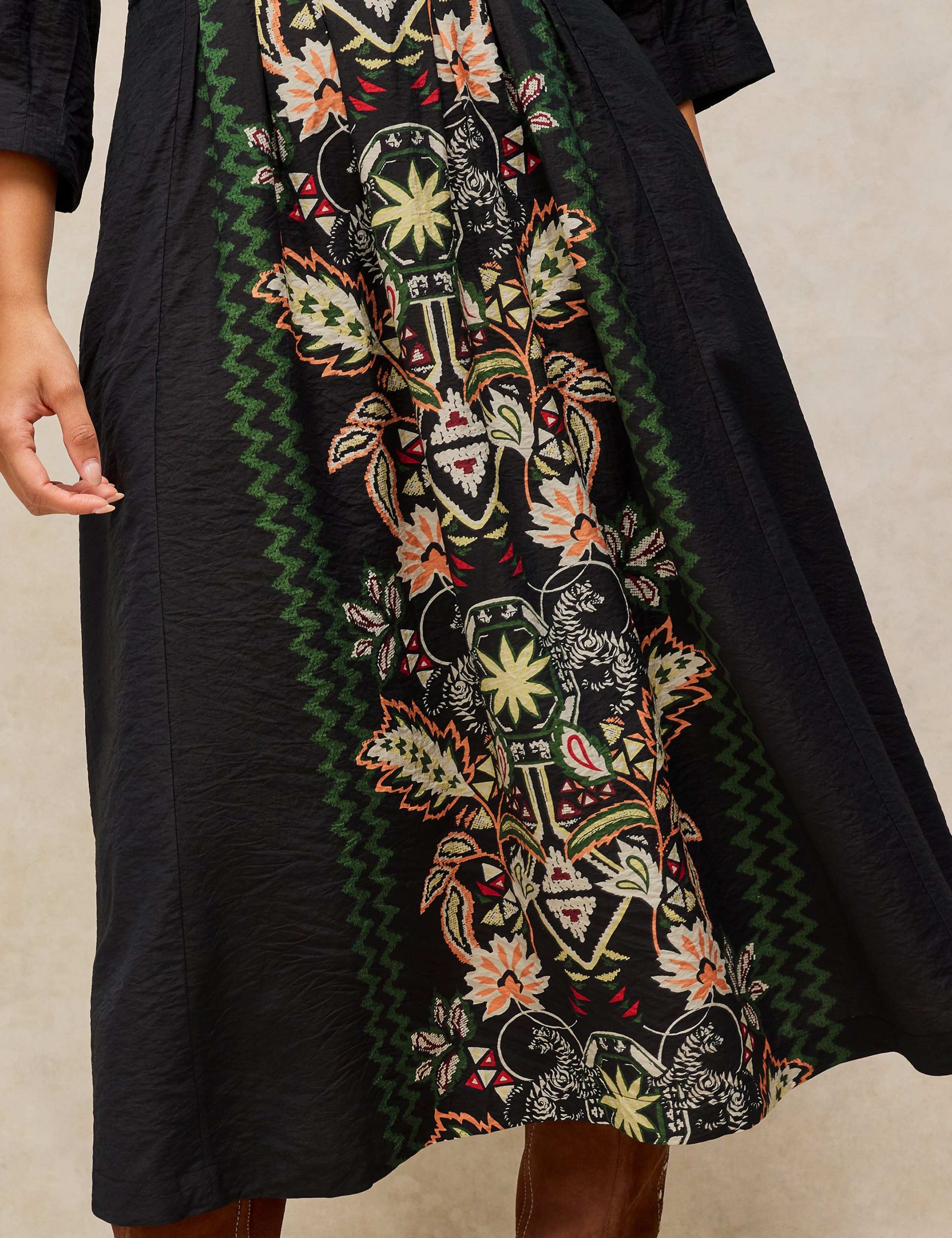 Kate Patterned V Neck Midi Dress 5 of 6