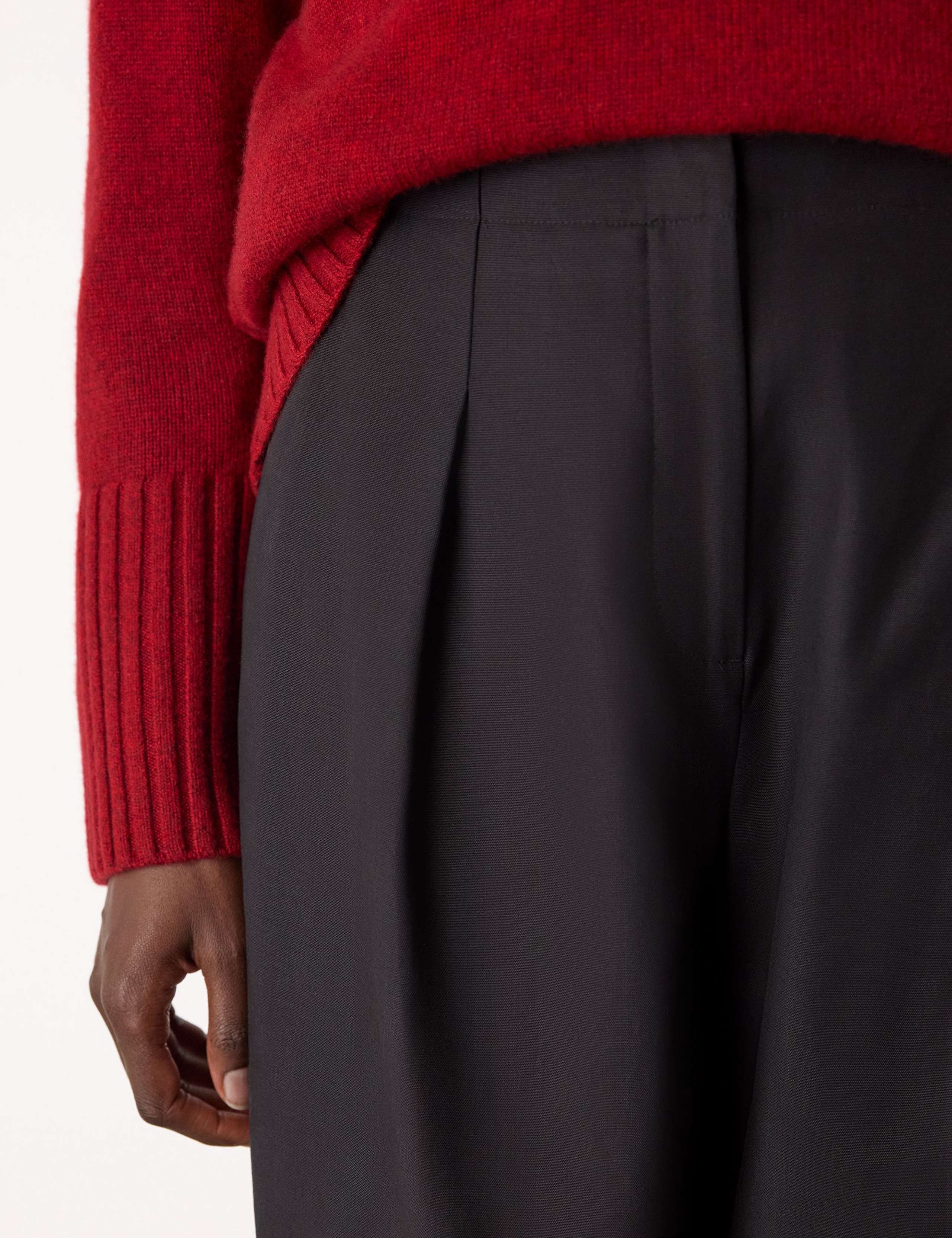 Lyocell Rich Pleat Front Barrel Leg Trousers 4 of 4