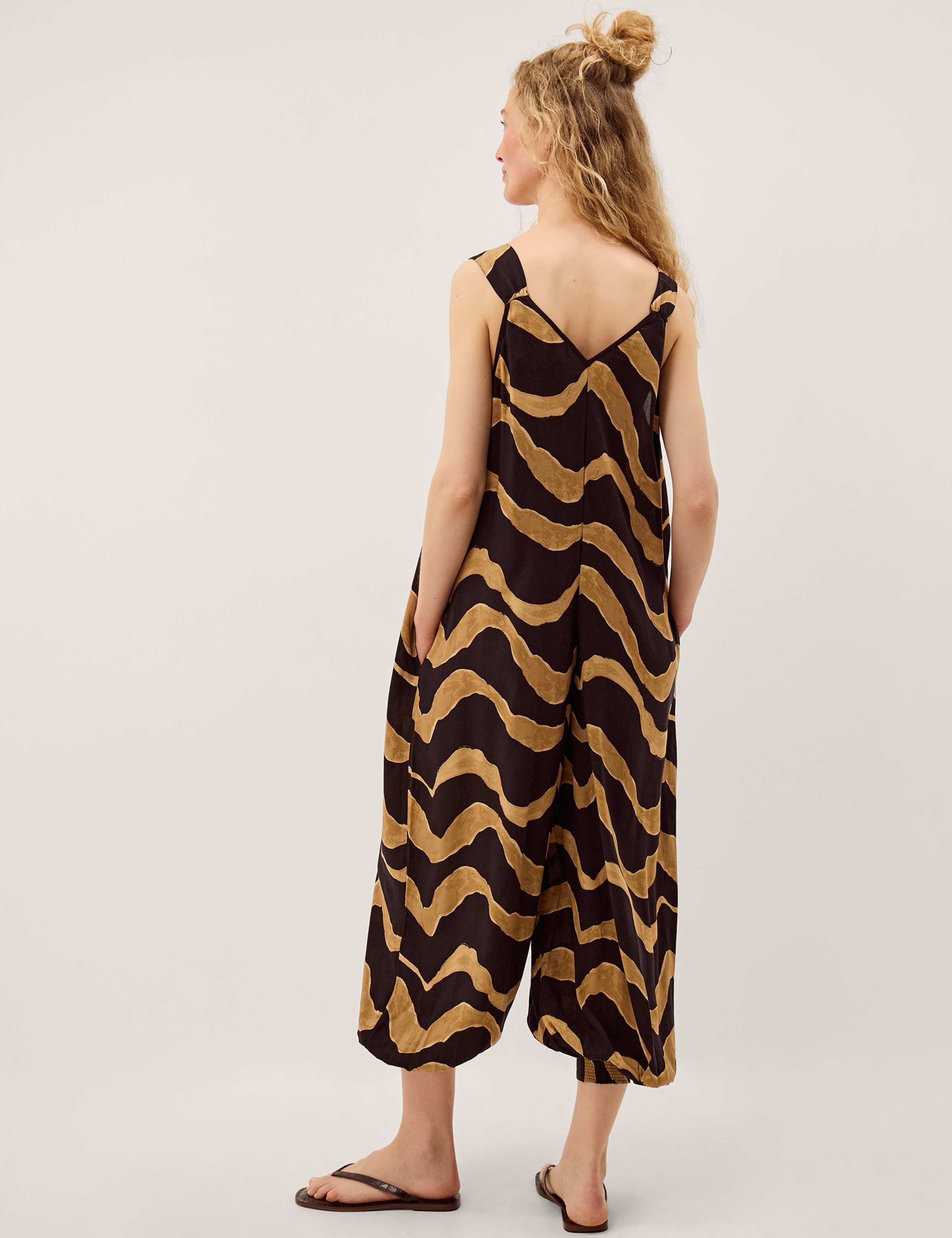 Printed Sleeveless Cropped Relaxed Jumpsuit 3 of 5