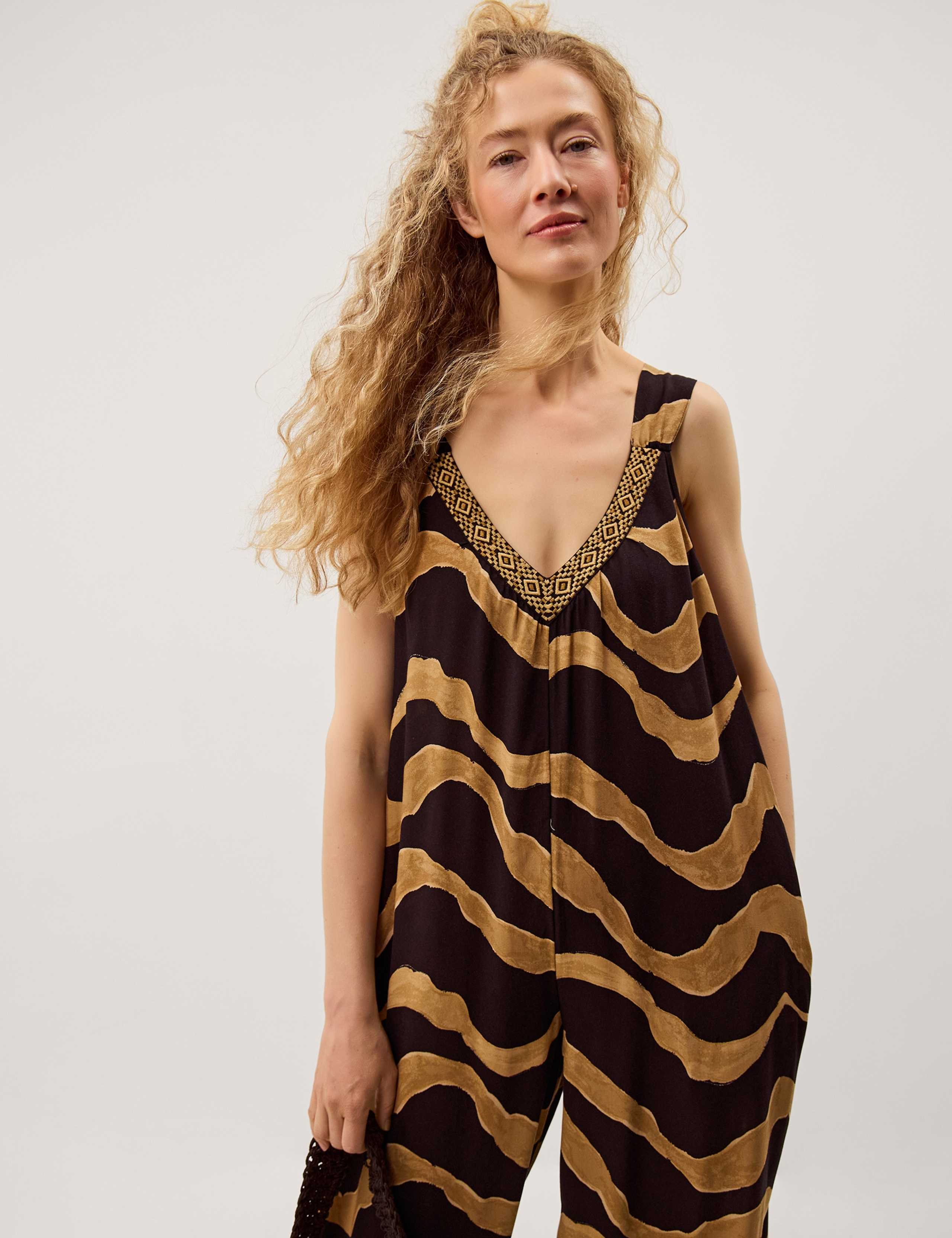 Printed Sleeveless Cropped Relaxed Jumpsuit 4 of 5