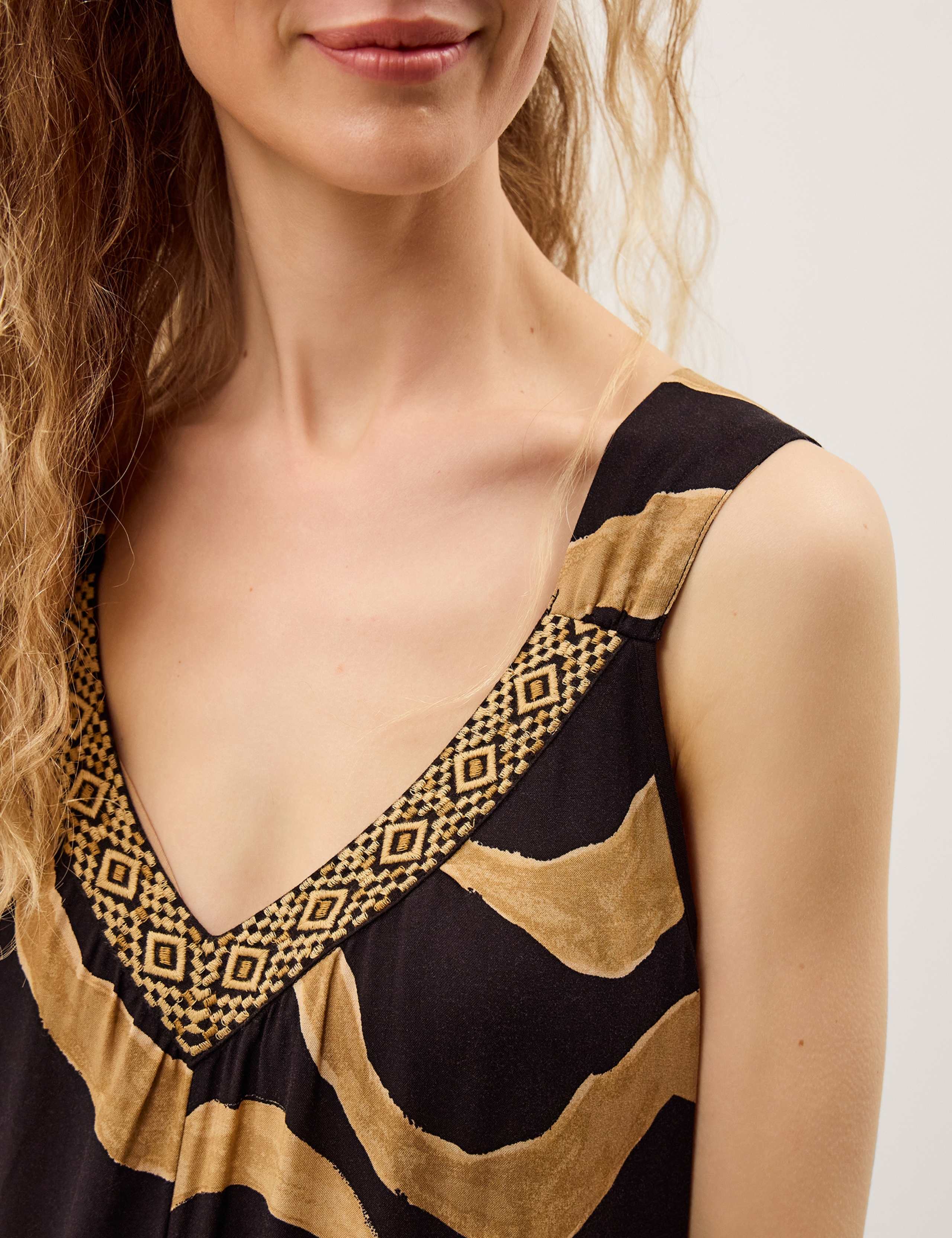 Printed Sleeveless Cropped Relaxed Jumpsuit 5 of 5
