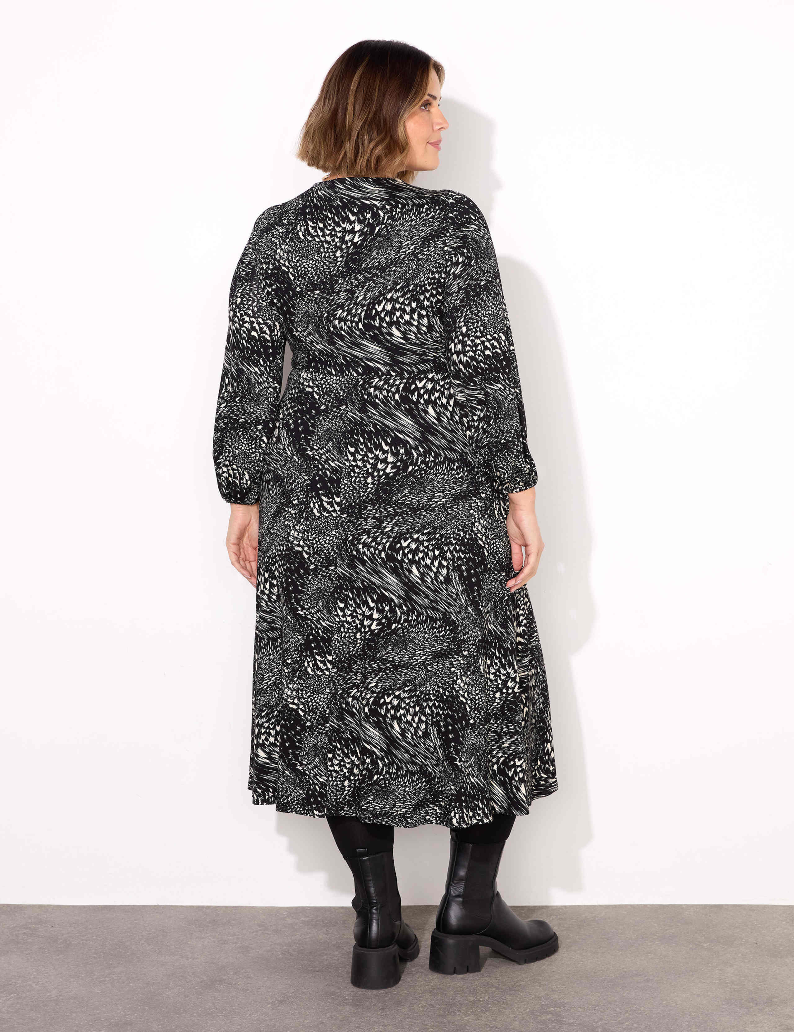 Printed V-Neck Midi Wrap Dress 3 of 3