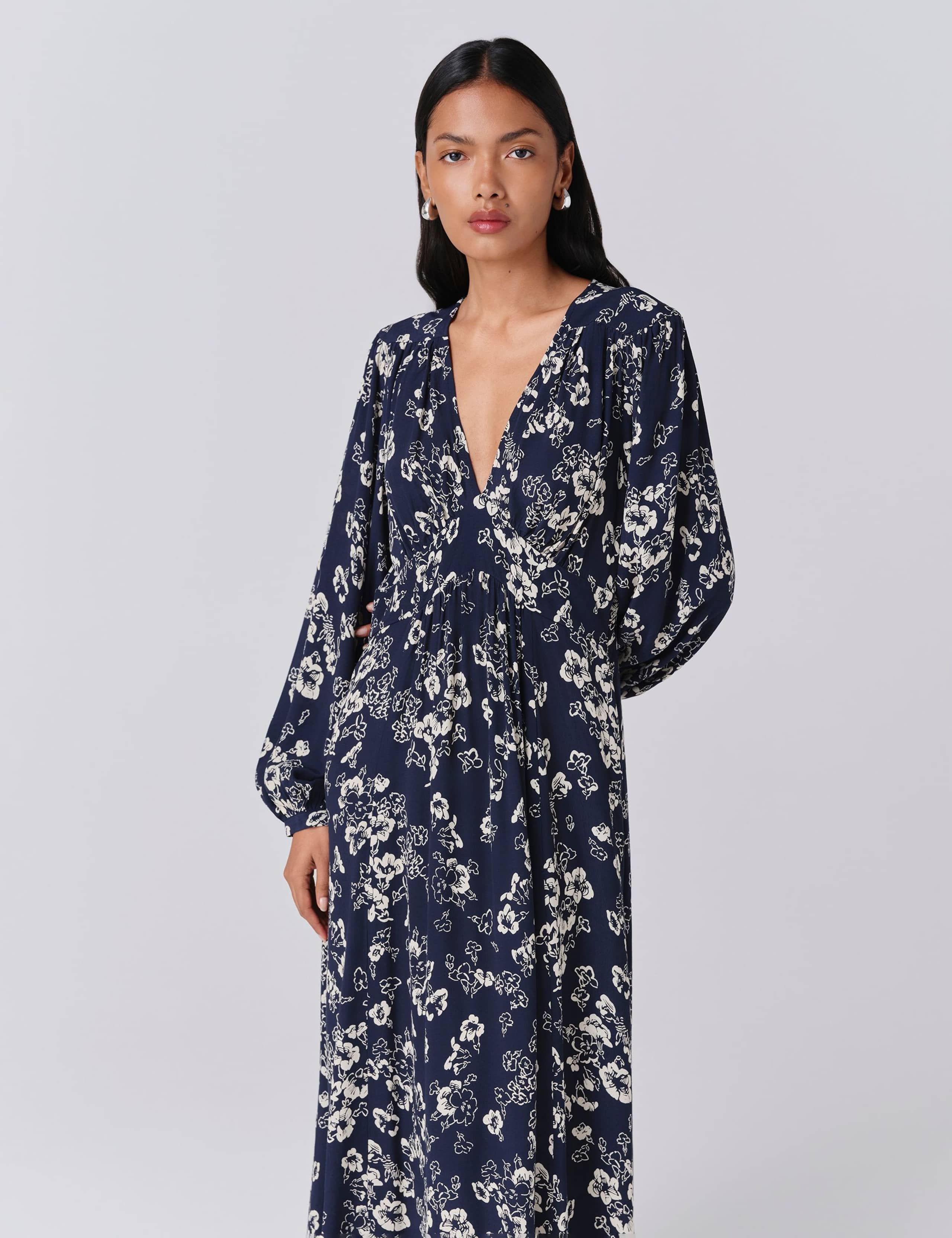 Crepe Floral V-Neck Midi Skater Dress 4 of 5