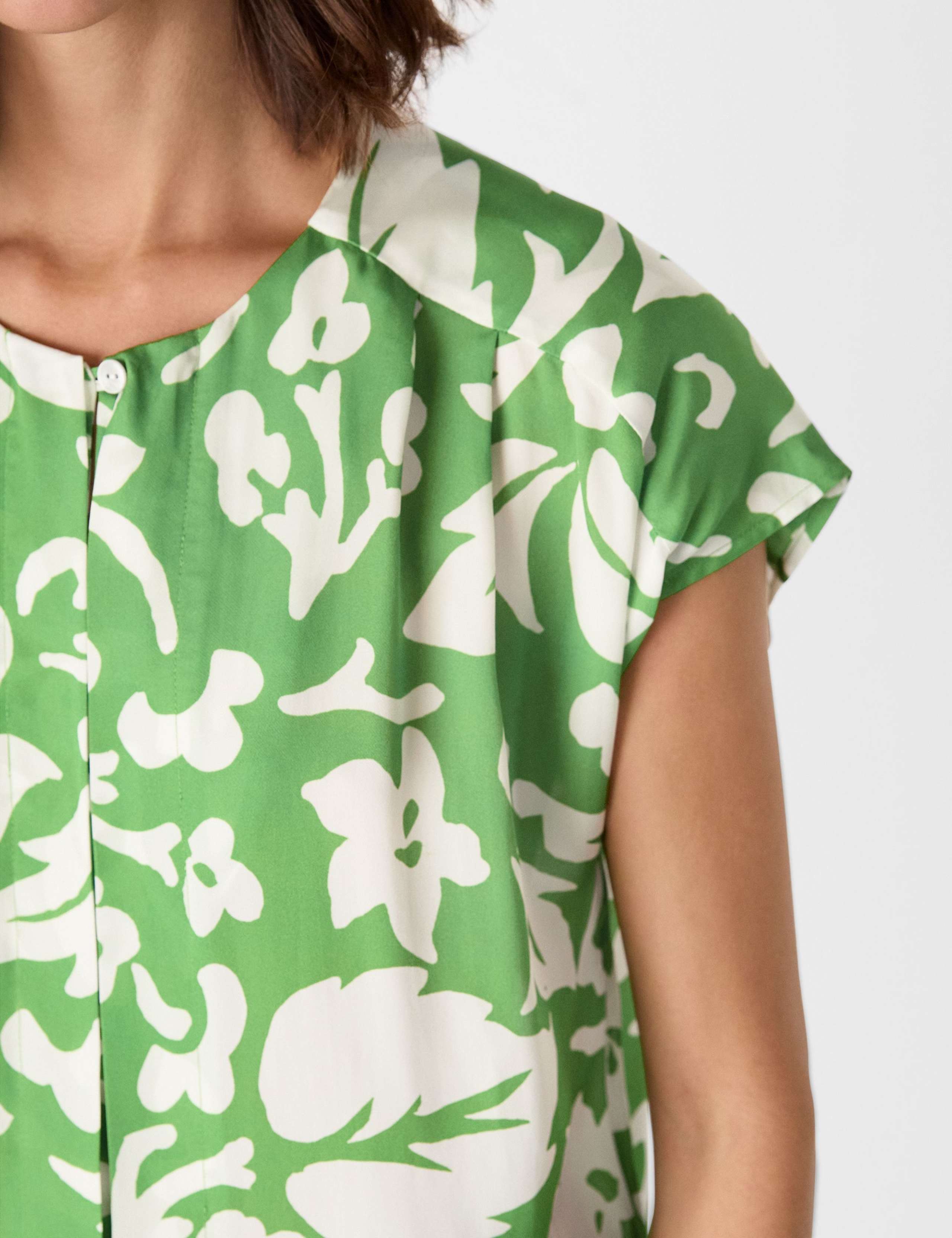 Floral Round Neck Button Through Blouse 4 of 4