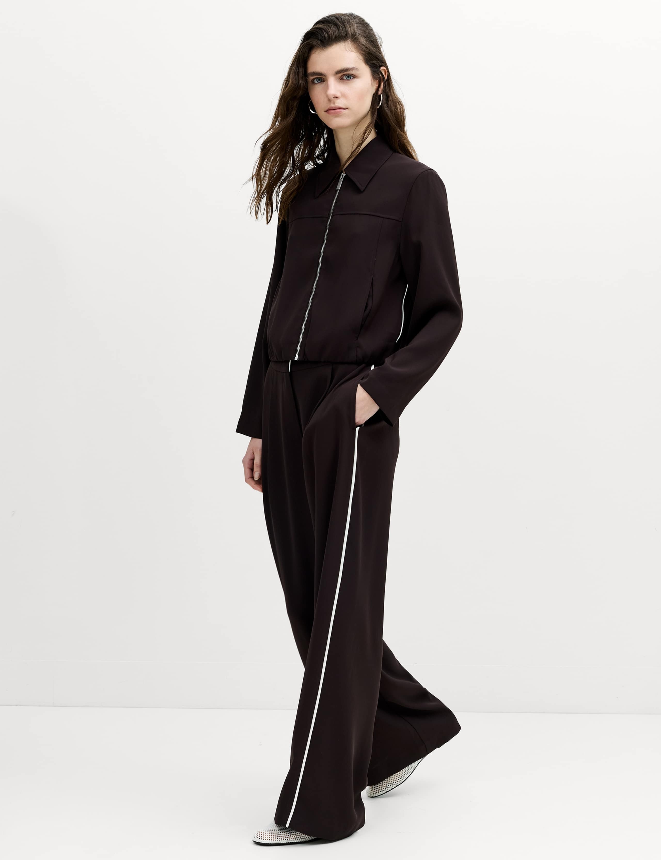 Lightweight Jacket 4 of 6