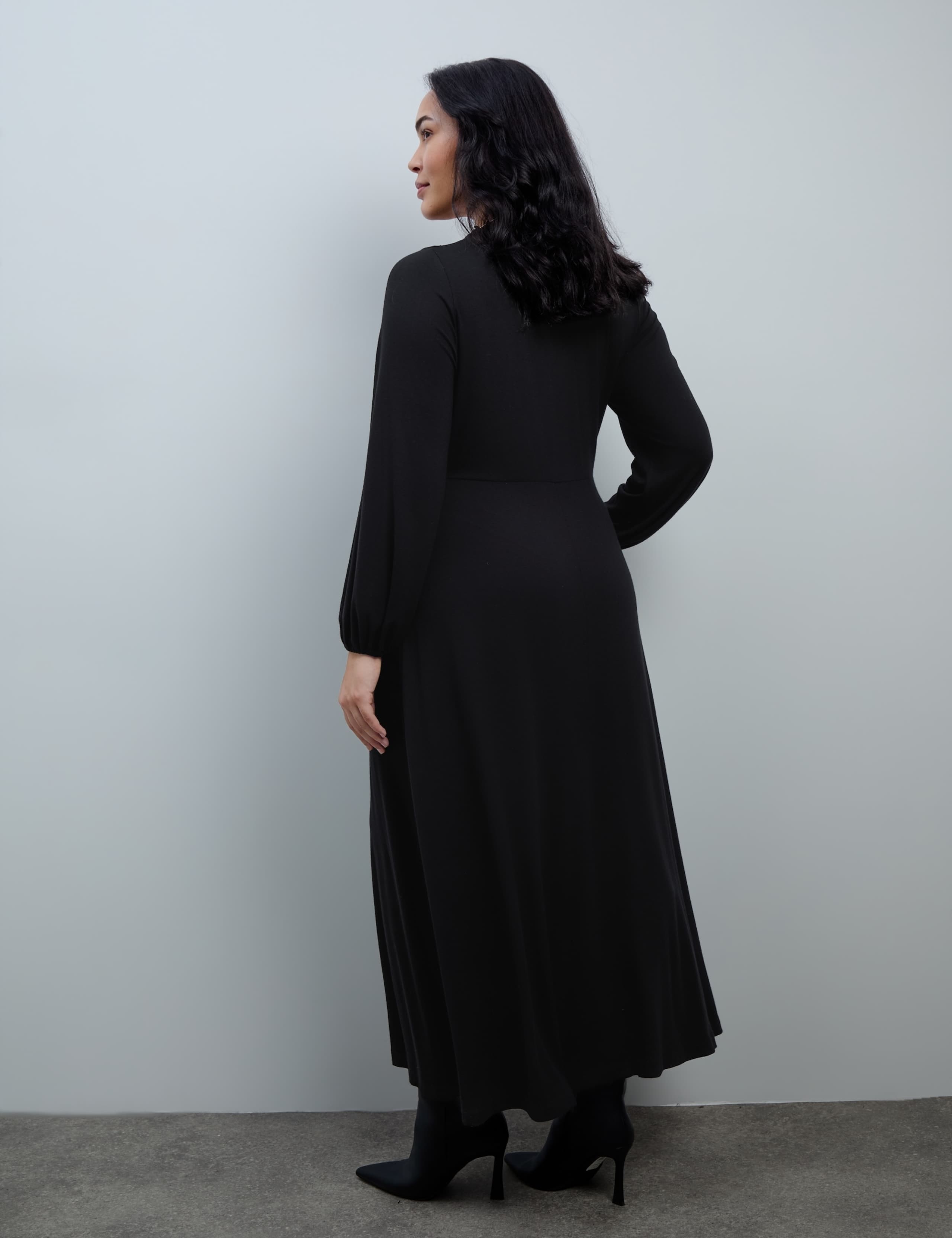Curve Jersey V-Neck Ruffle Midi Dress 5 of 7
