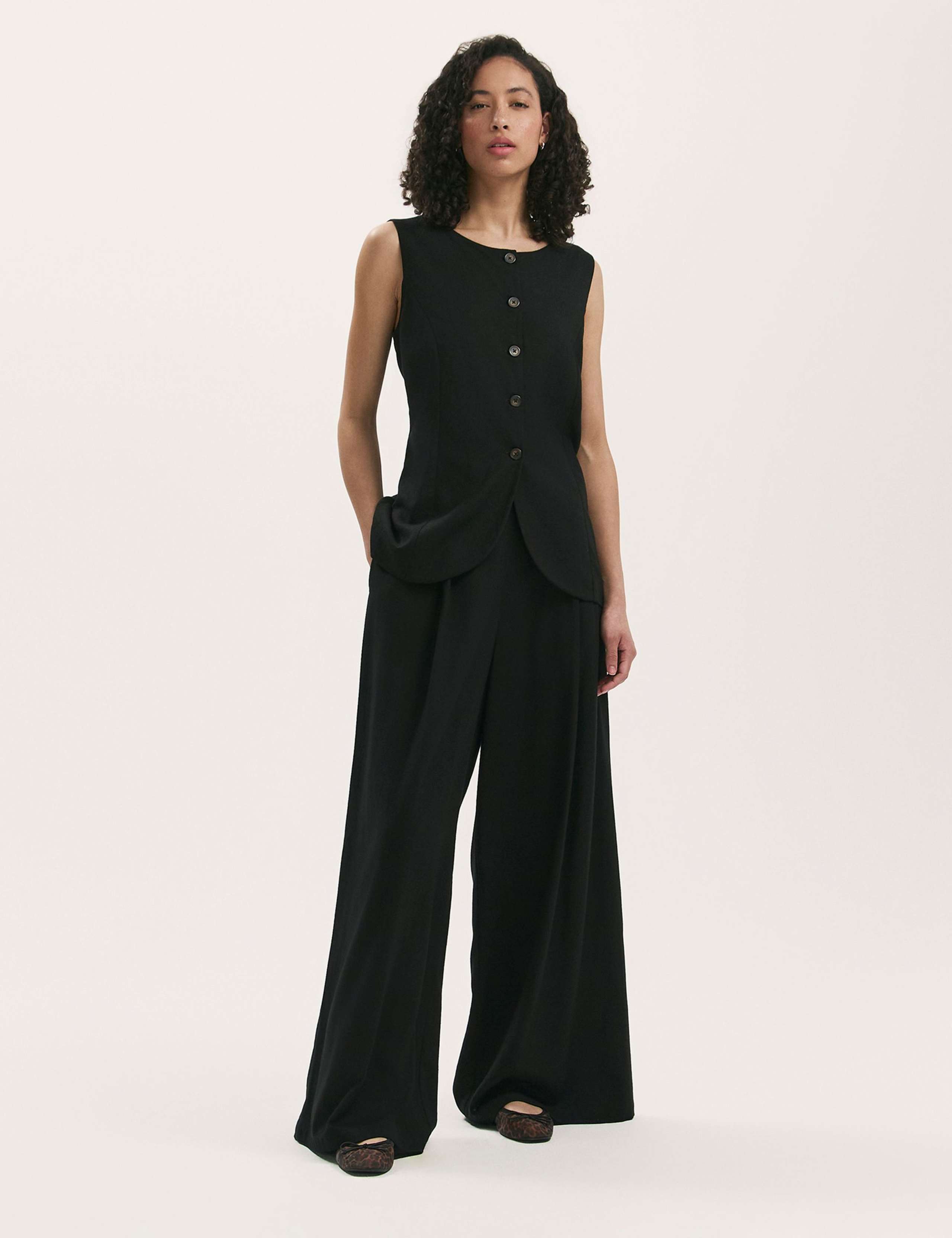 Linen Blend Round Neck Waistcoat 2 of 5
