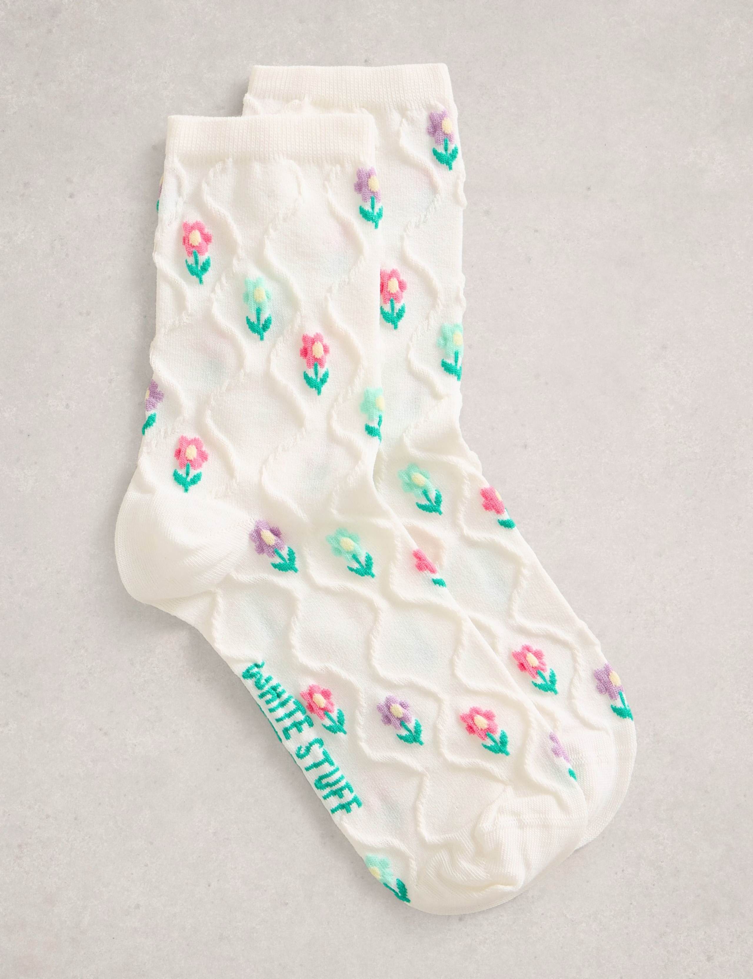 Cotton Rich Textured Floral Ankle High Socks 1 of 2