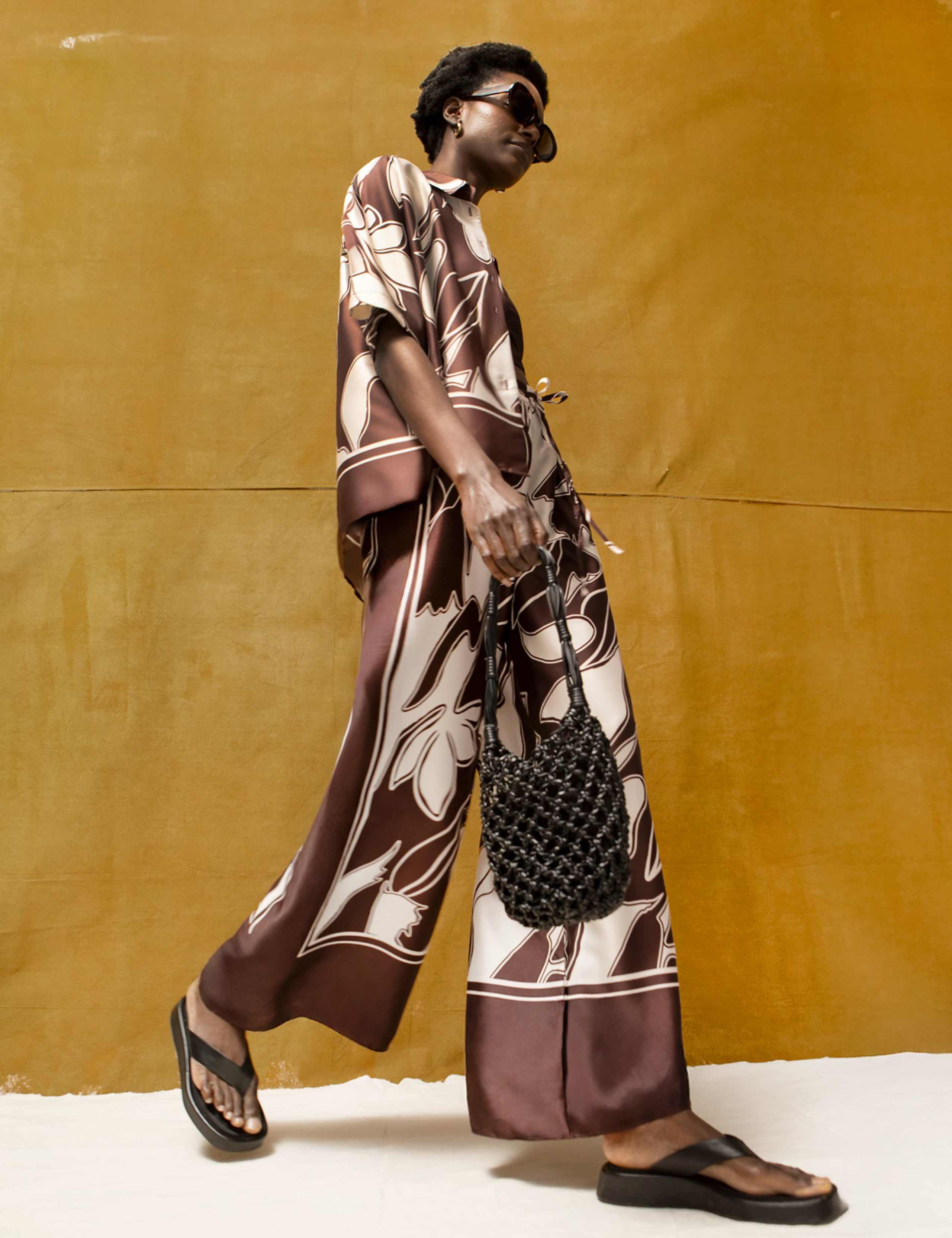 Printed Drawstring Wide Leg Trousers 3 of 6