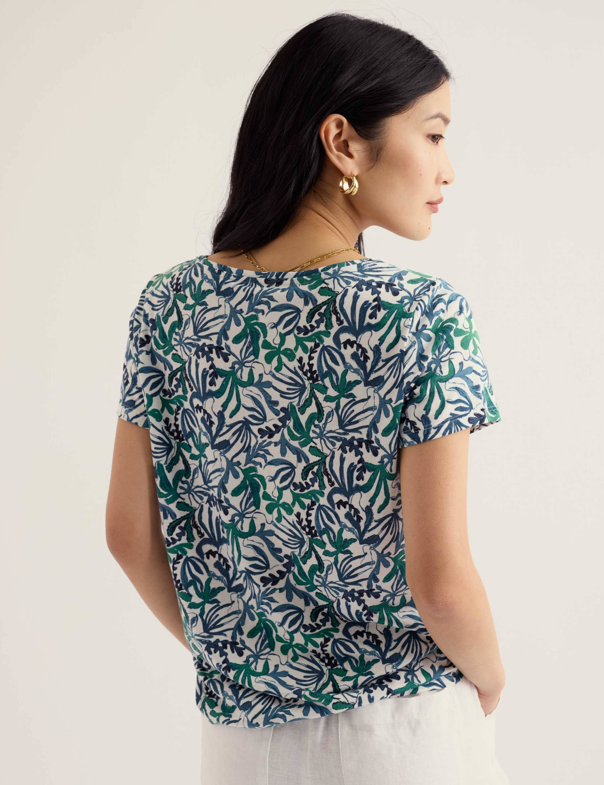 Cotton Blend Leaf Print Scoop Neck T-Shirt 4 of 5