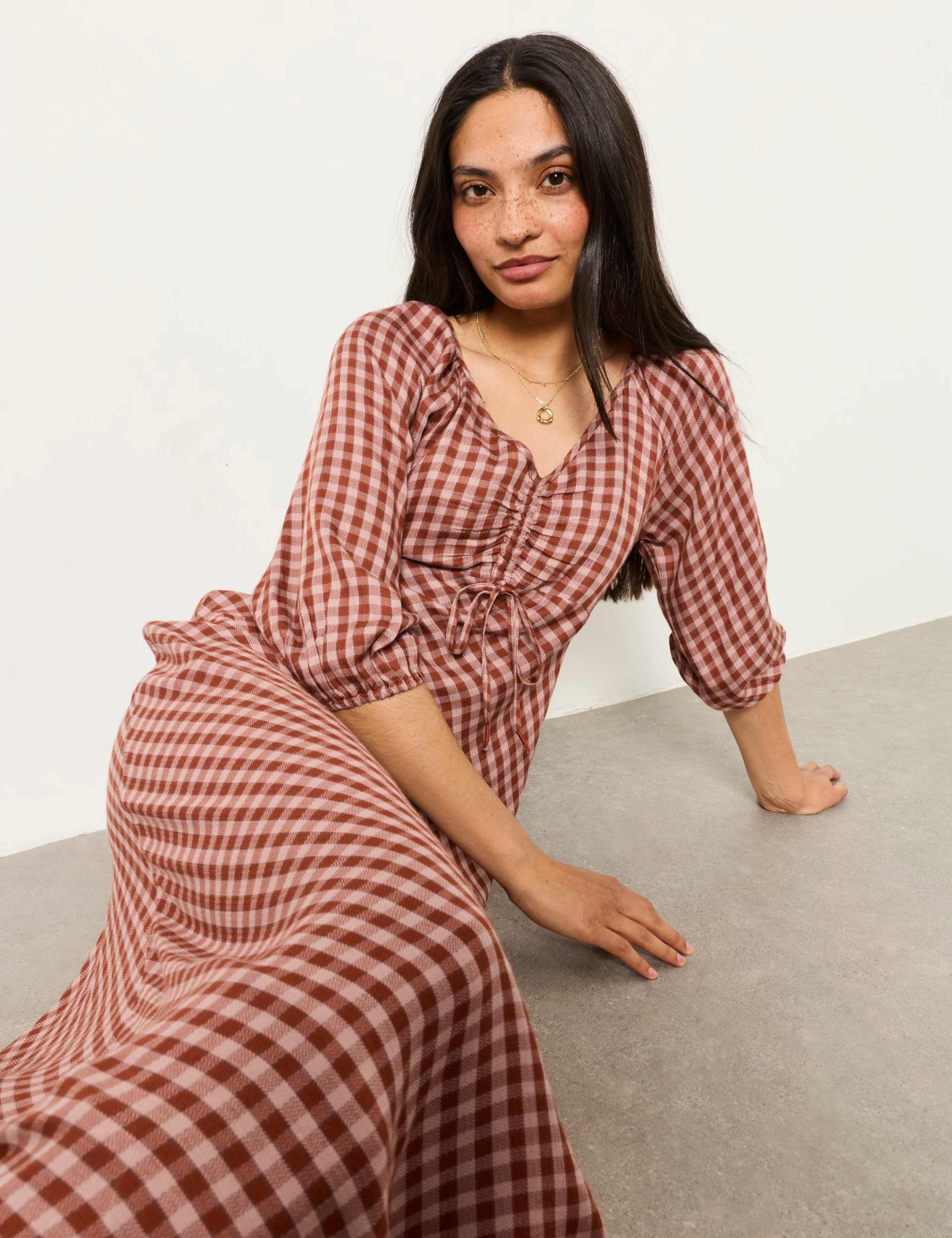 Checked V-Neck Tie Detail Maxi Waisted Dress 3 of 6