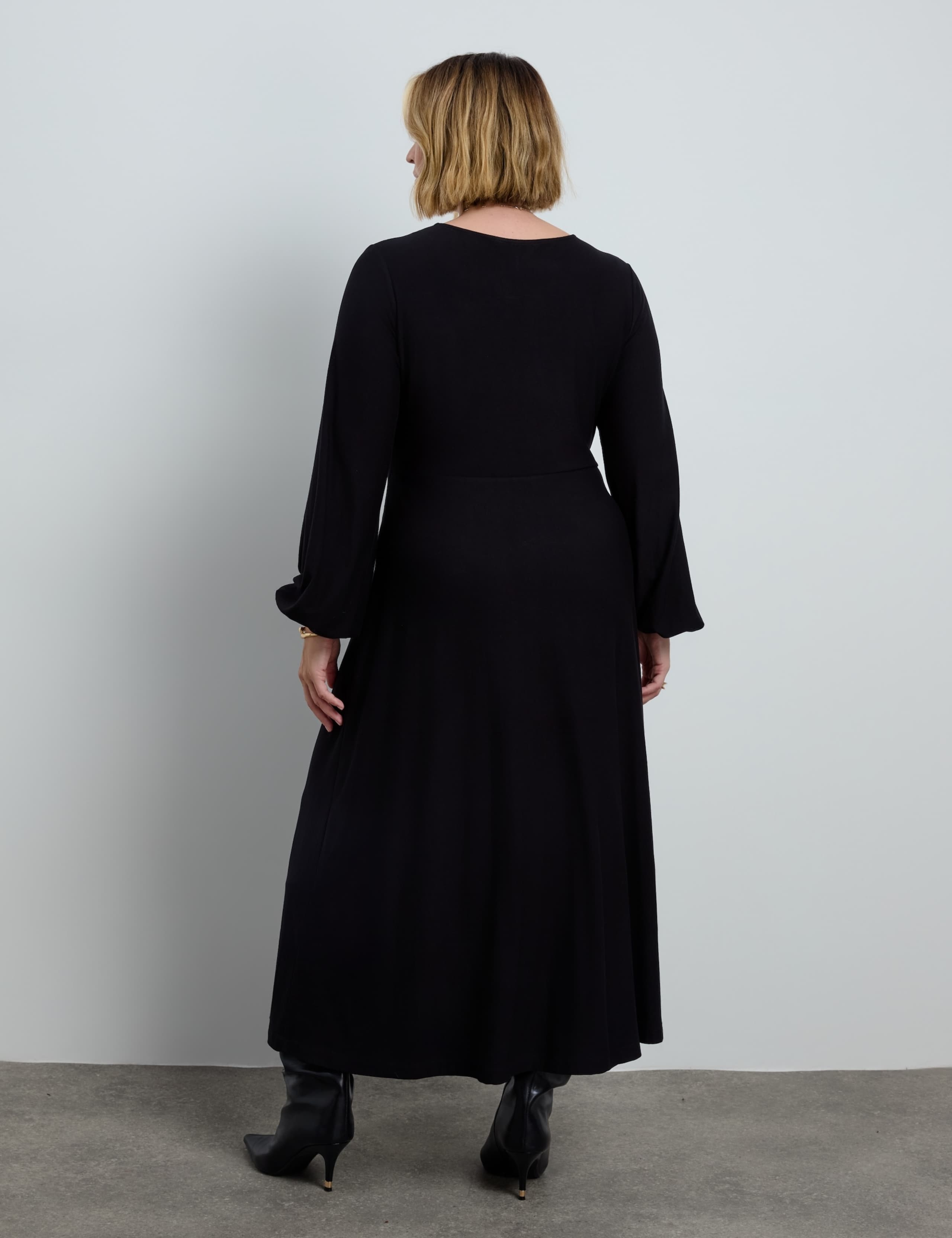 Curve Jersey V Neck Ruched Midaxi Swing Dress 2 of 5