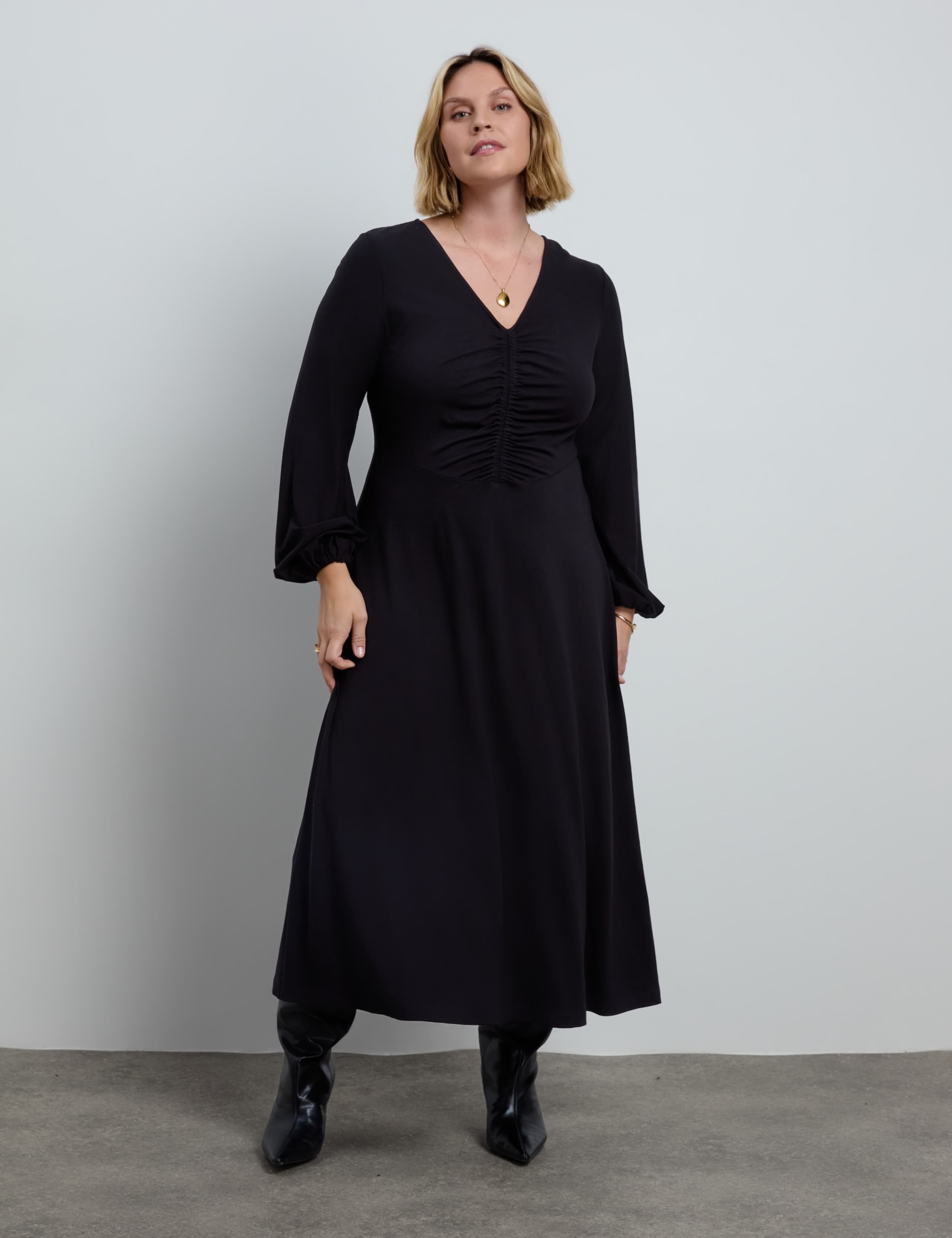 Curve Jersey V Neck Ruched Midaxi Swing Dress 3 of 5