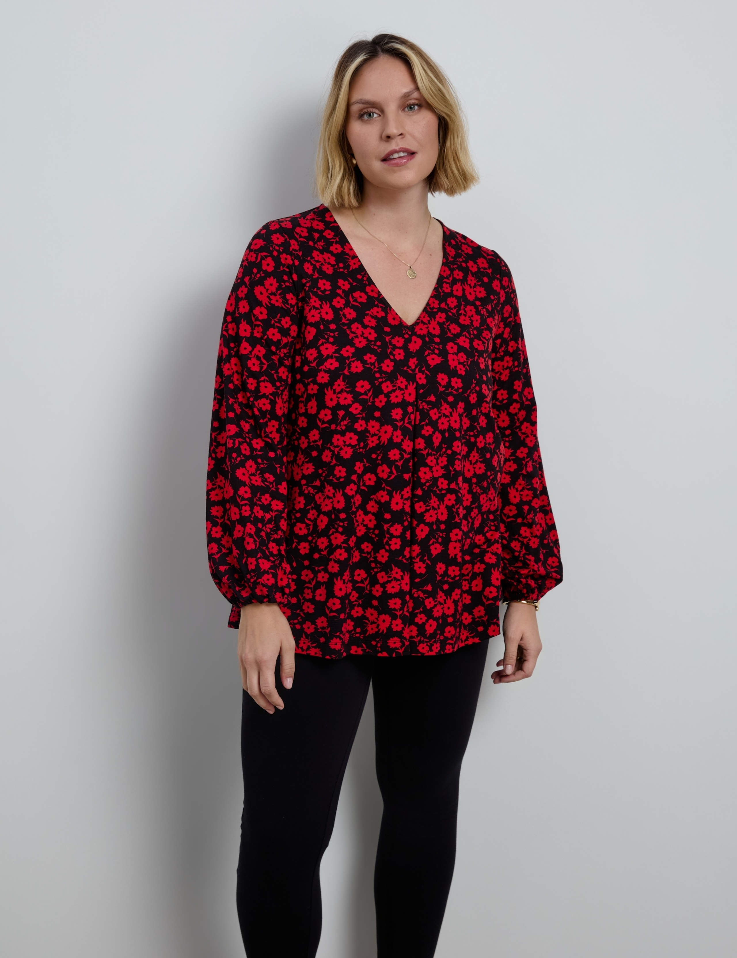 Curve Jersey Ditsy Printed V Neck Blouse 2 of 5