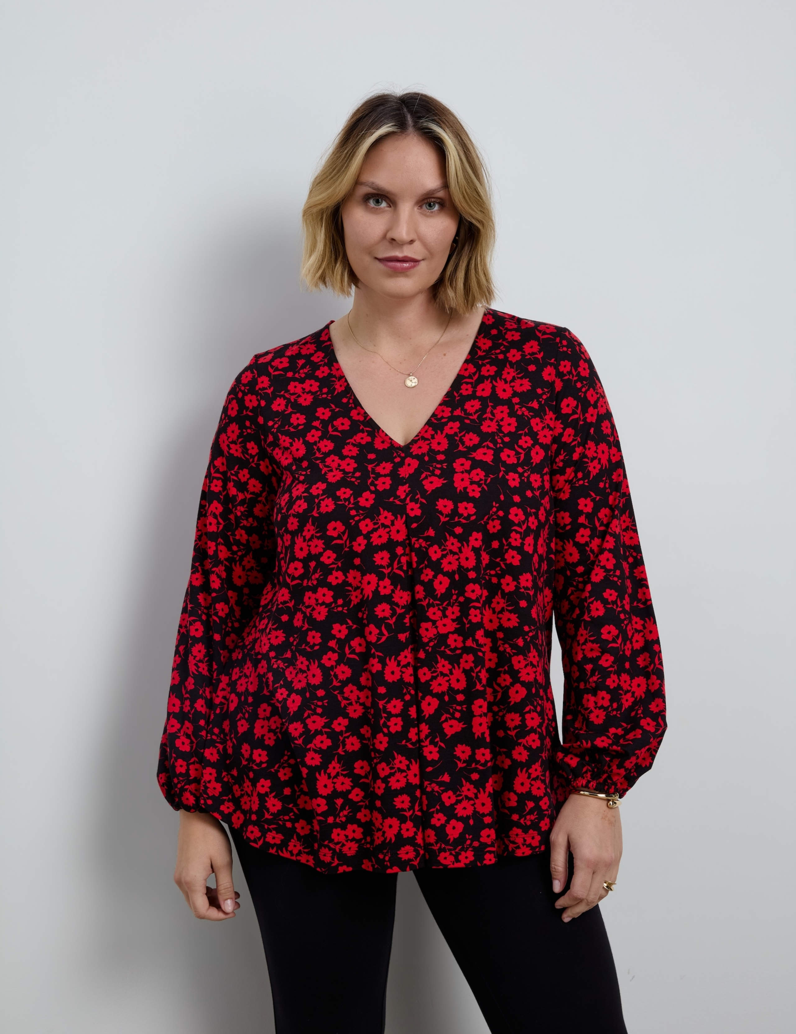 Curve Jersey Ditsy Printed V Neck Blouse 3 of 5
