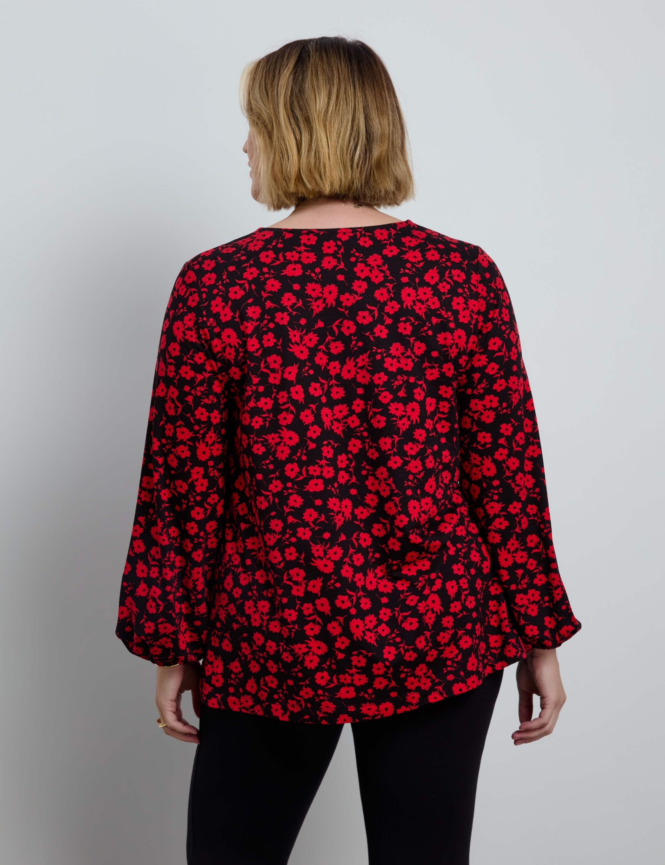 Curve Jersey Ditsy Printed V Neck Blouse 4 of 5