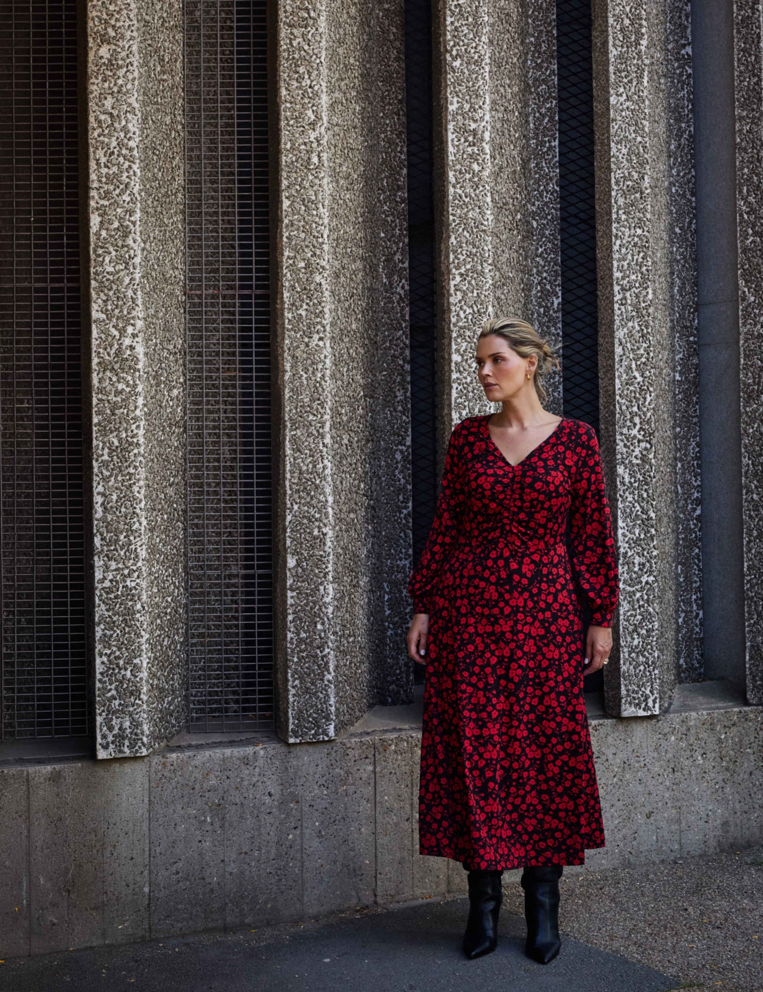 Curve Jersey Printed V Neck Midaxi Swing Dress 4 of 8