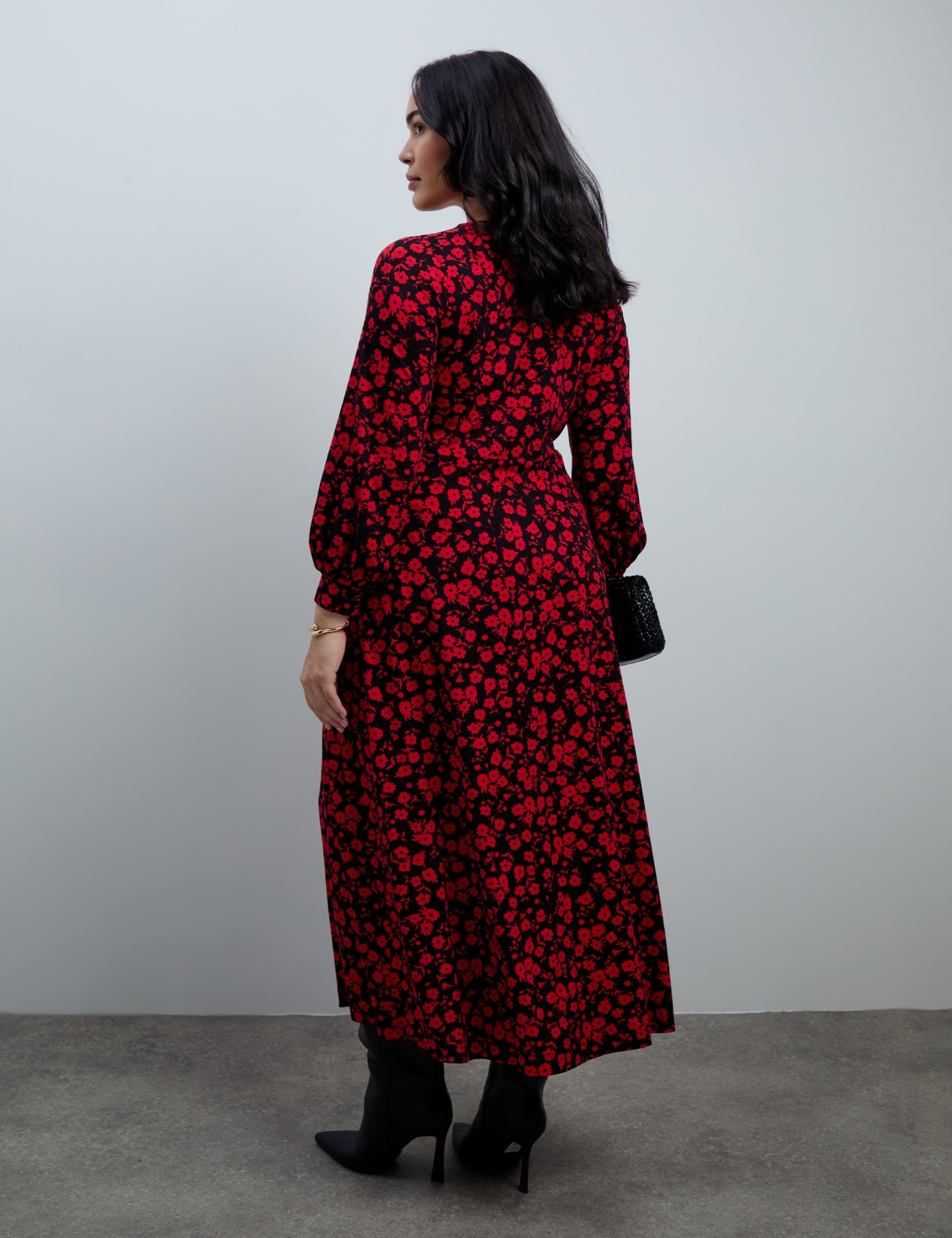 Curve Jersey Printed V Neck Midaxi Swing Dress 8 of 8