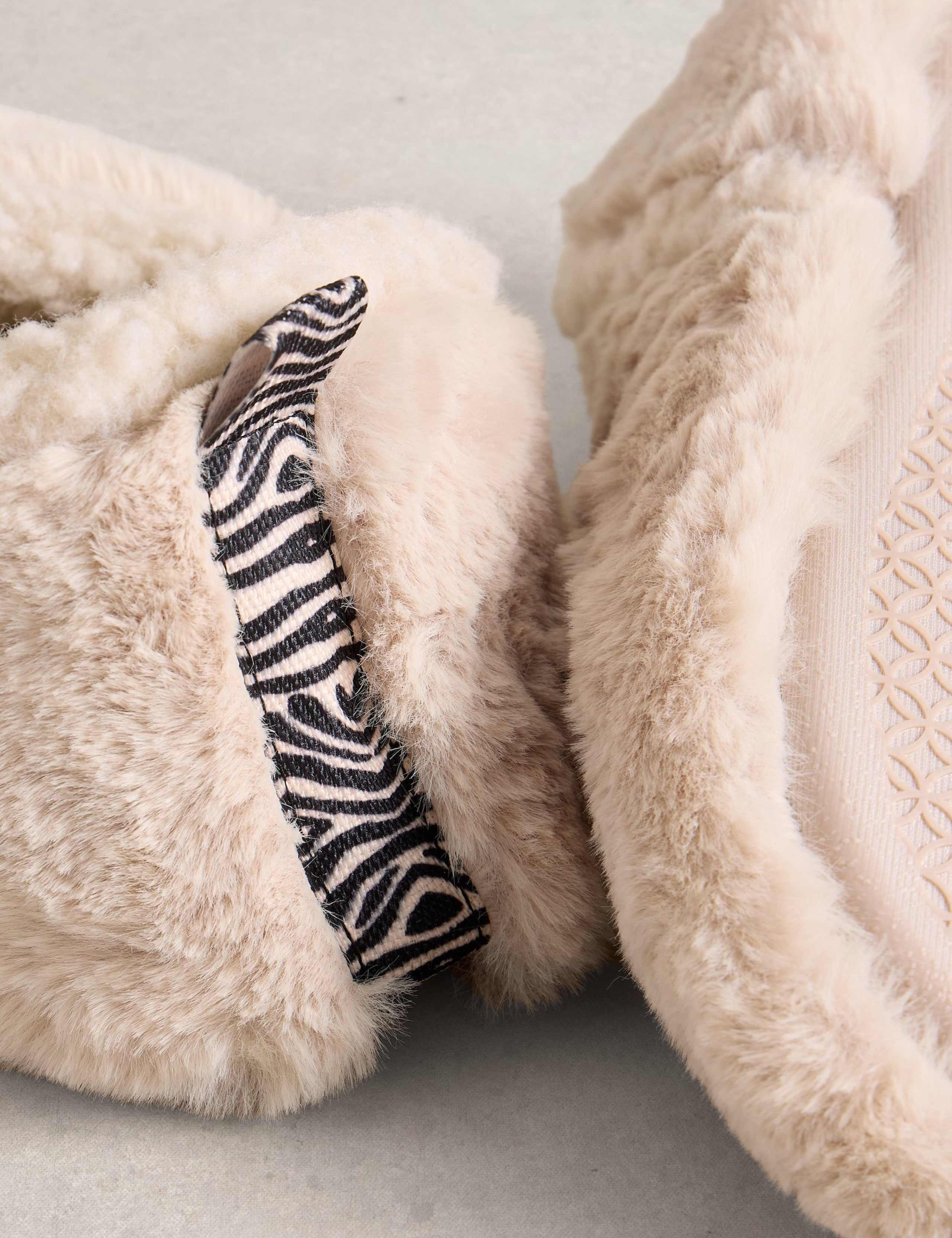 Borg Faux Fur Lined Round Toe Slippers 3 of 4