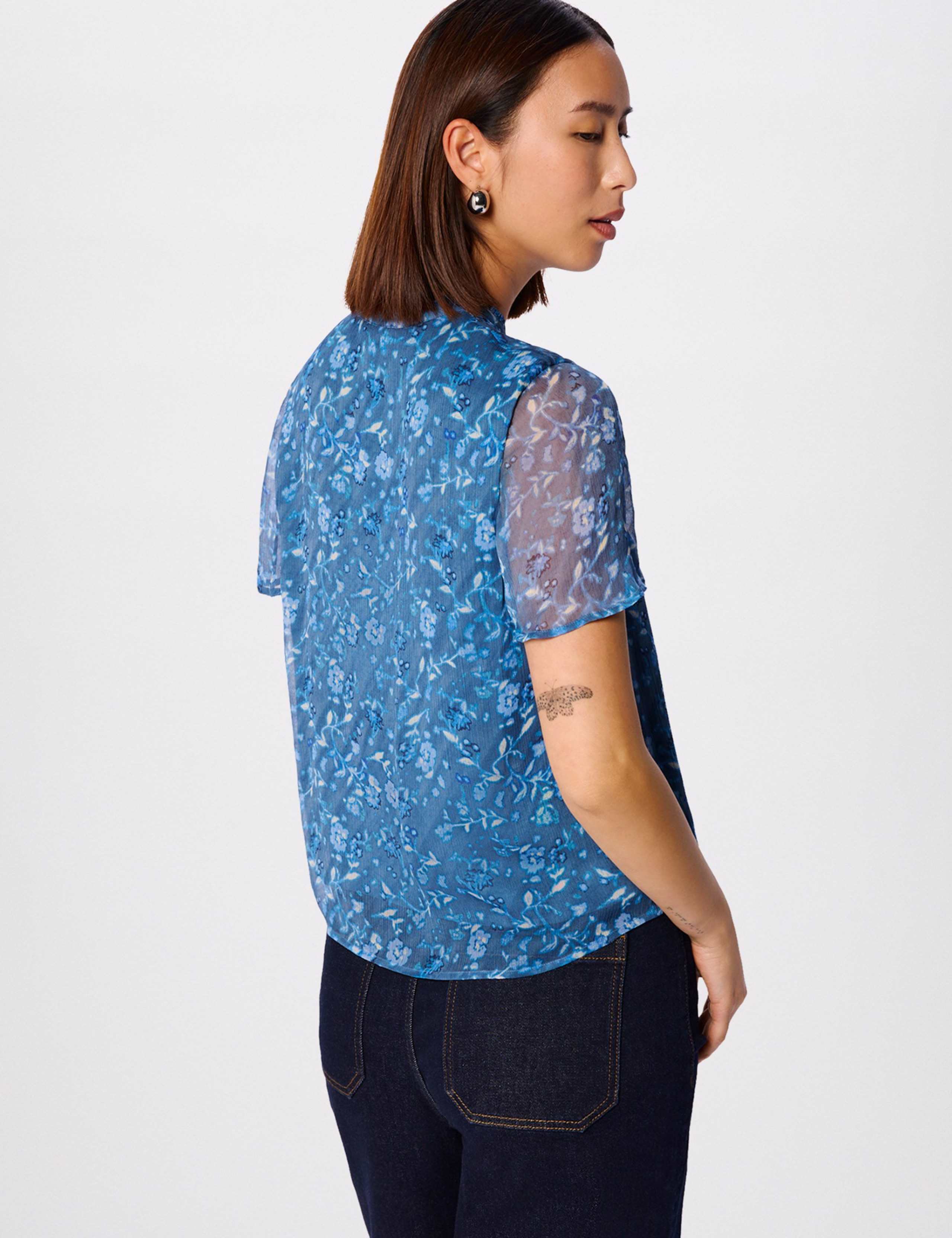 Floral Textured V-Neck Pintuck Blouse 4 of 6