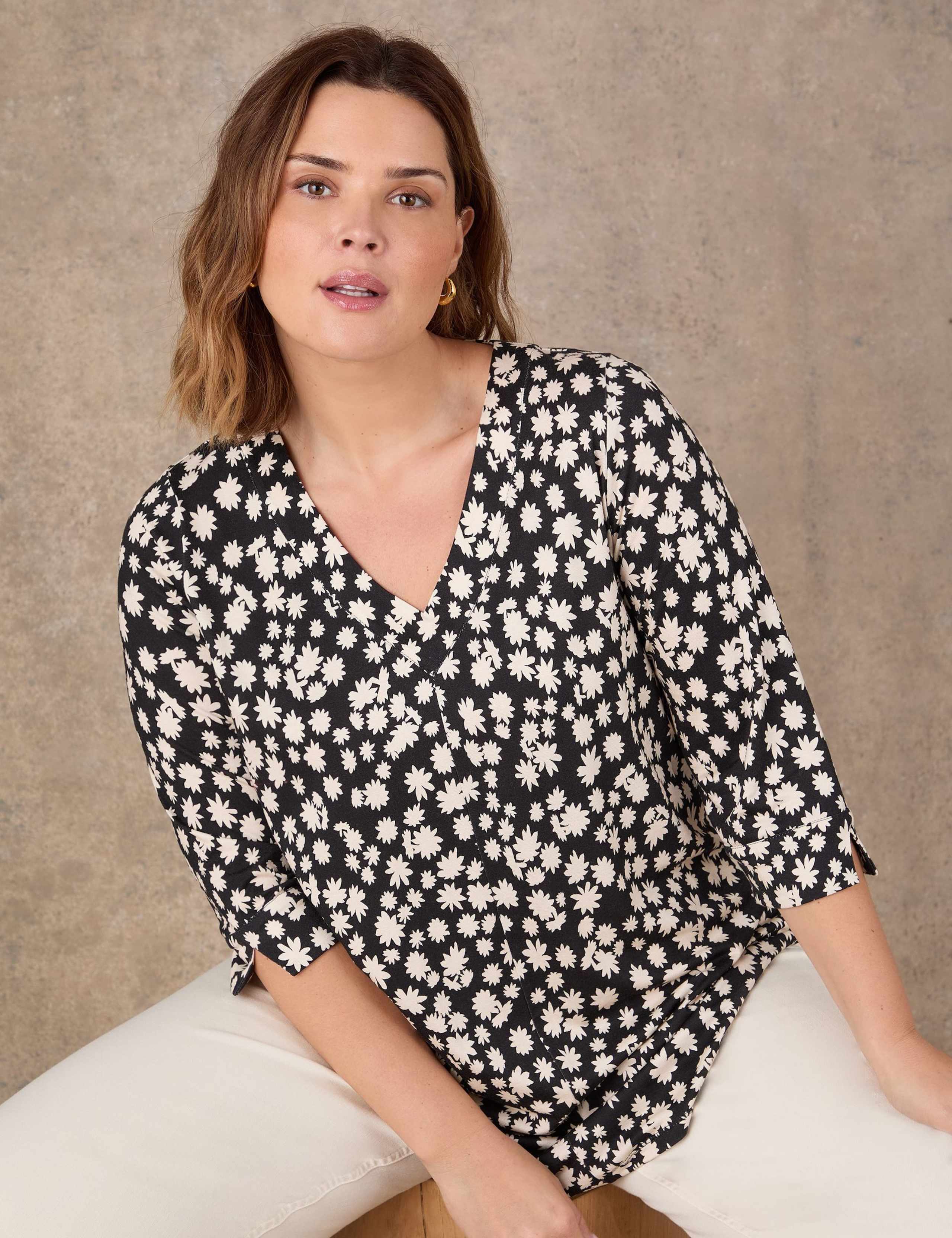 Ditsy Floral V-Neck Tunic 3 of 5