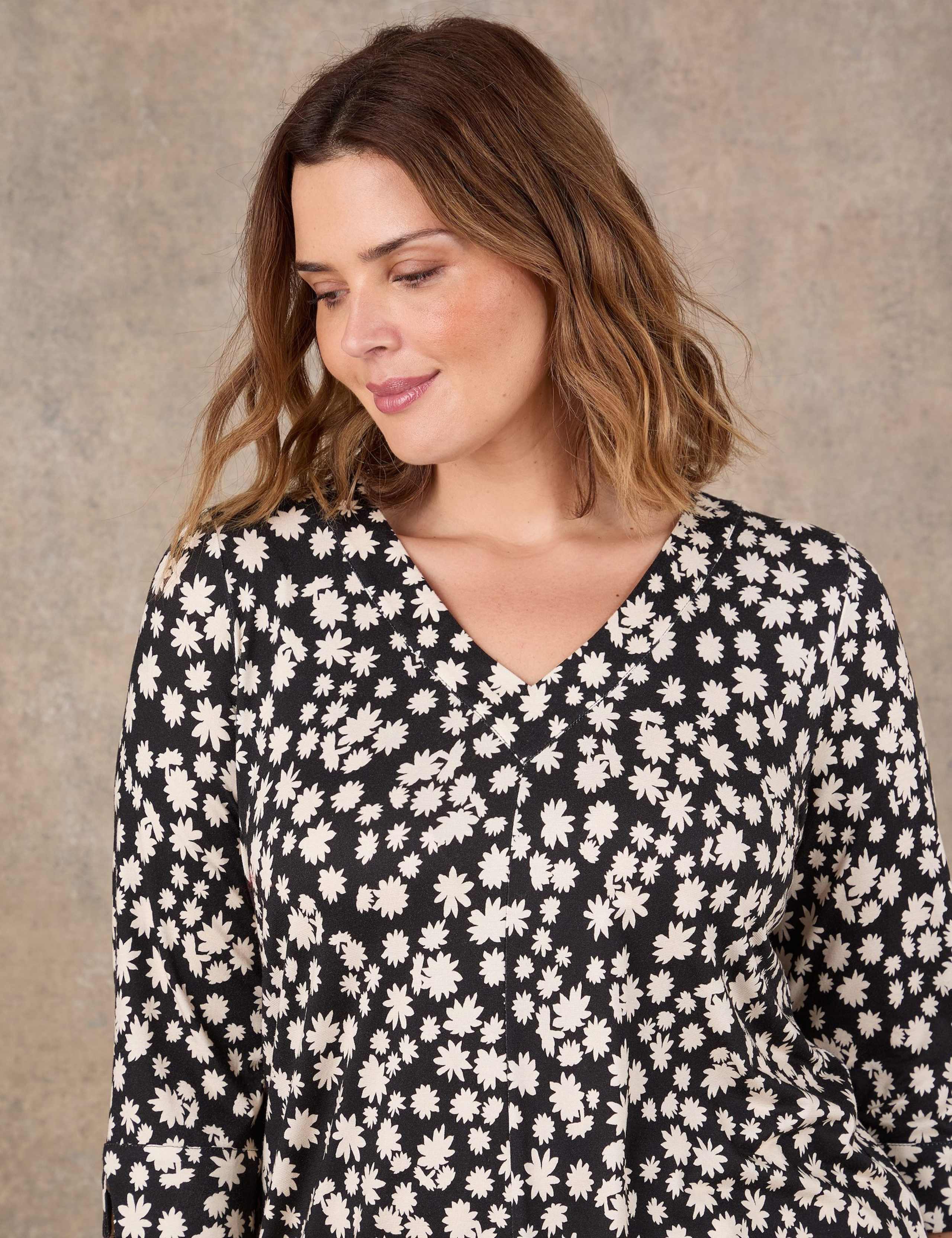 Ditsy Floral V-Neck Tunic 4 of 5