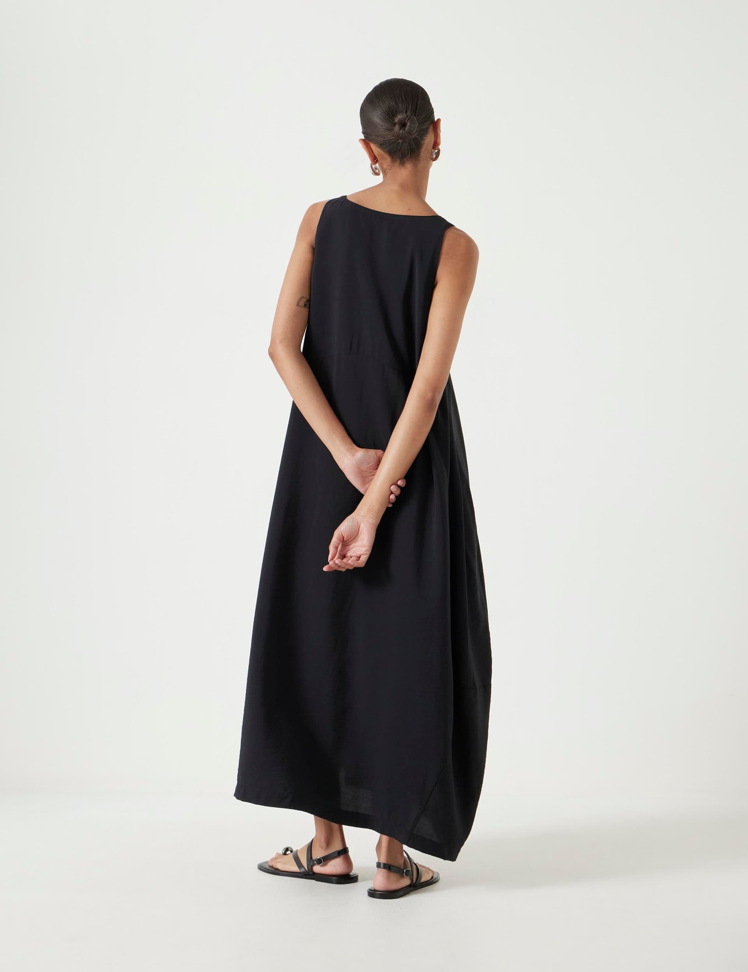 Scoop Neck Maxi Column Dress 4 of 5