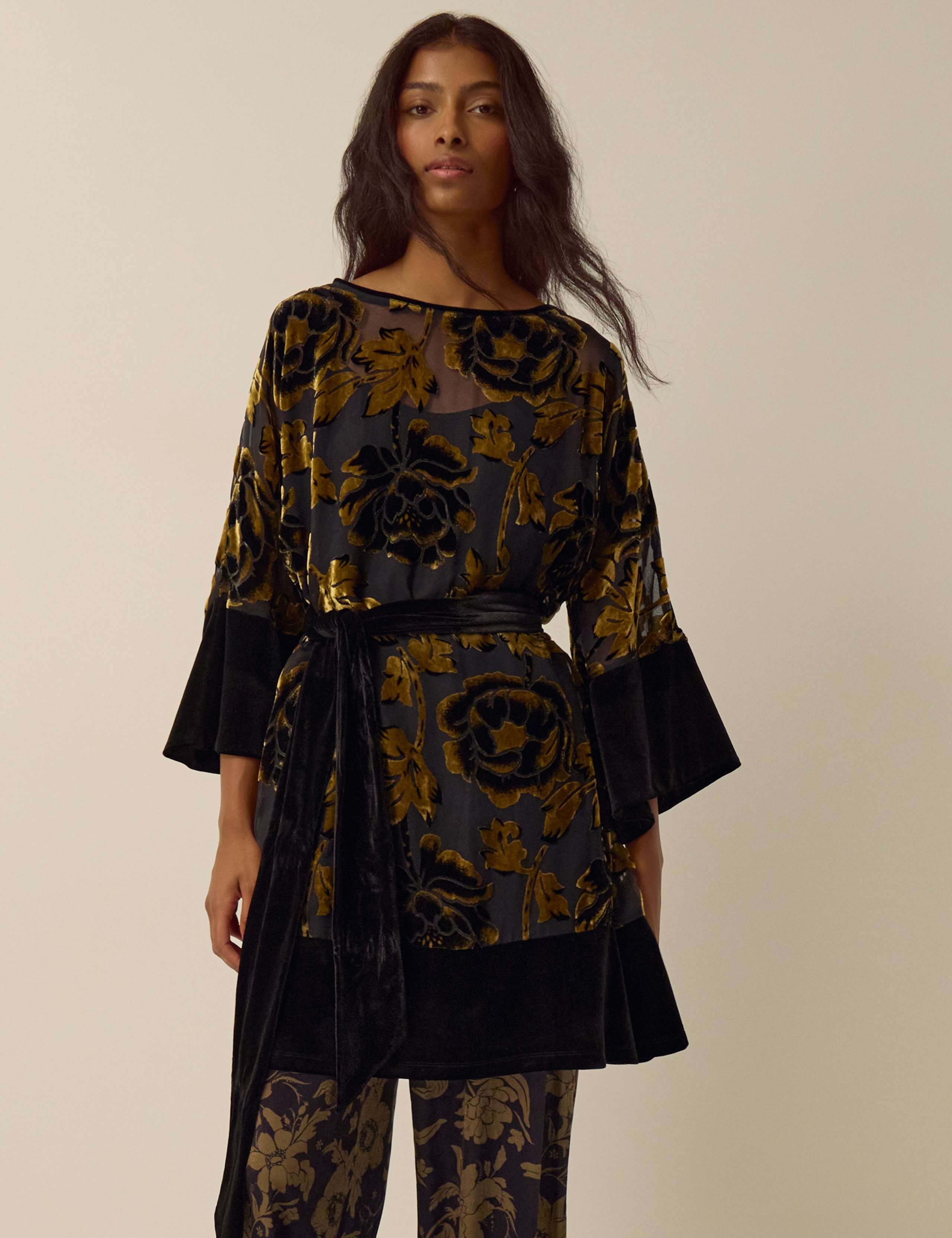 Printed Scoop Neck Zip Up Knee Length Dress 1 of 4
