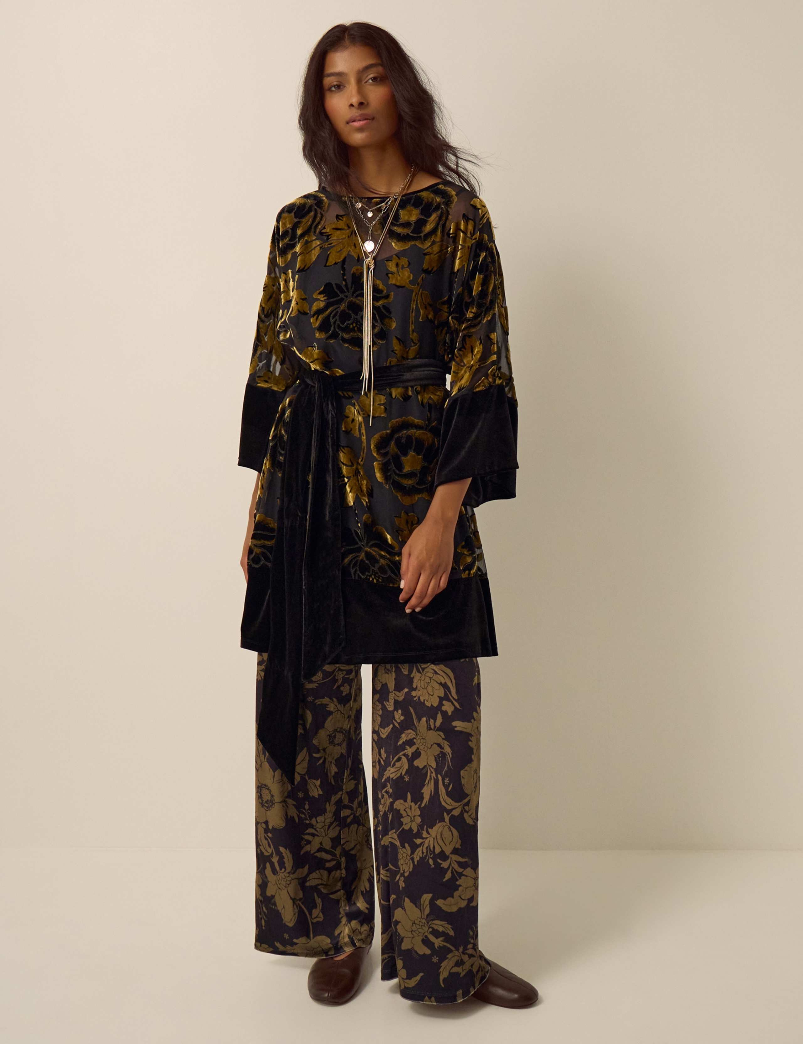Printed Scoop Neck Zip Up Knee Length Dress 2 of 4