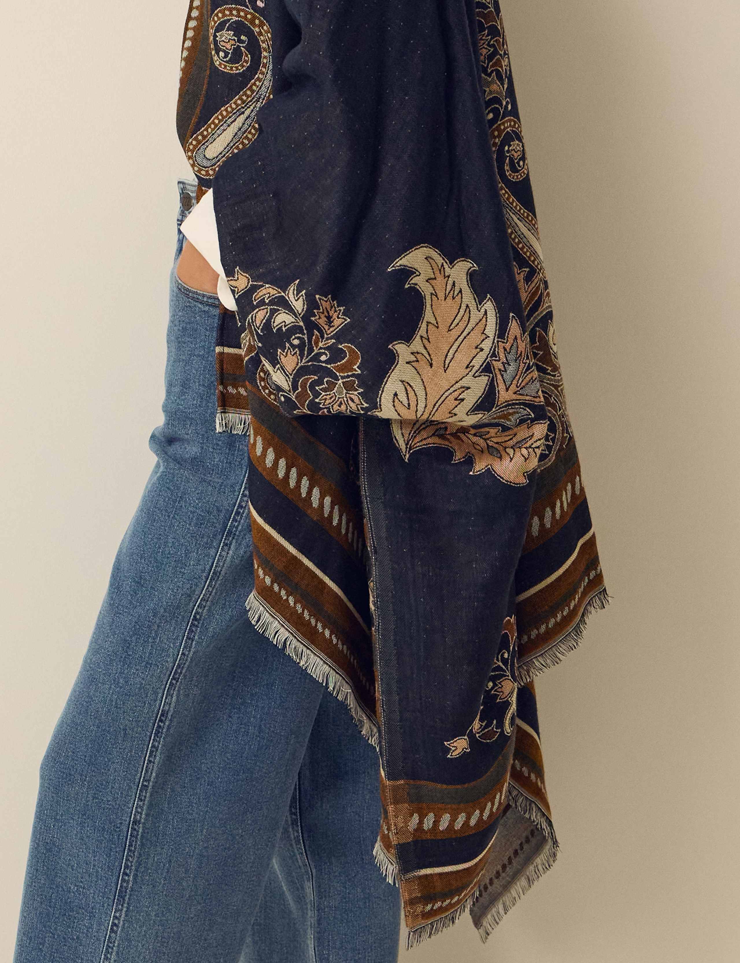 Jacquard Kaftan 4 of 4