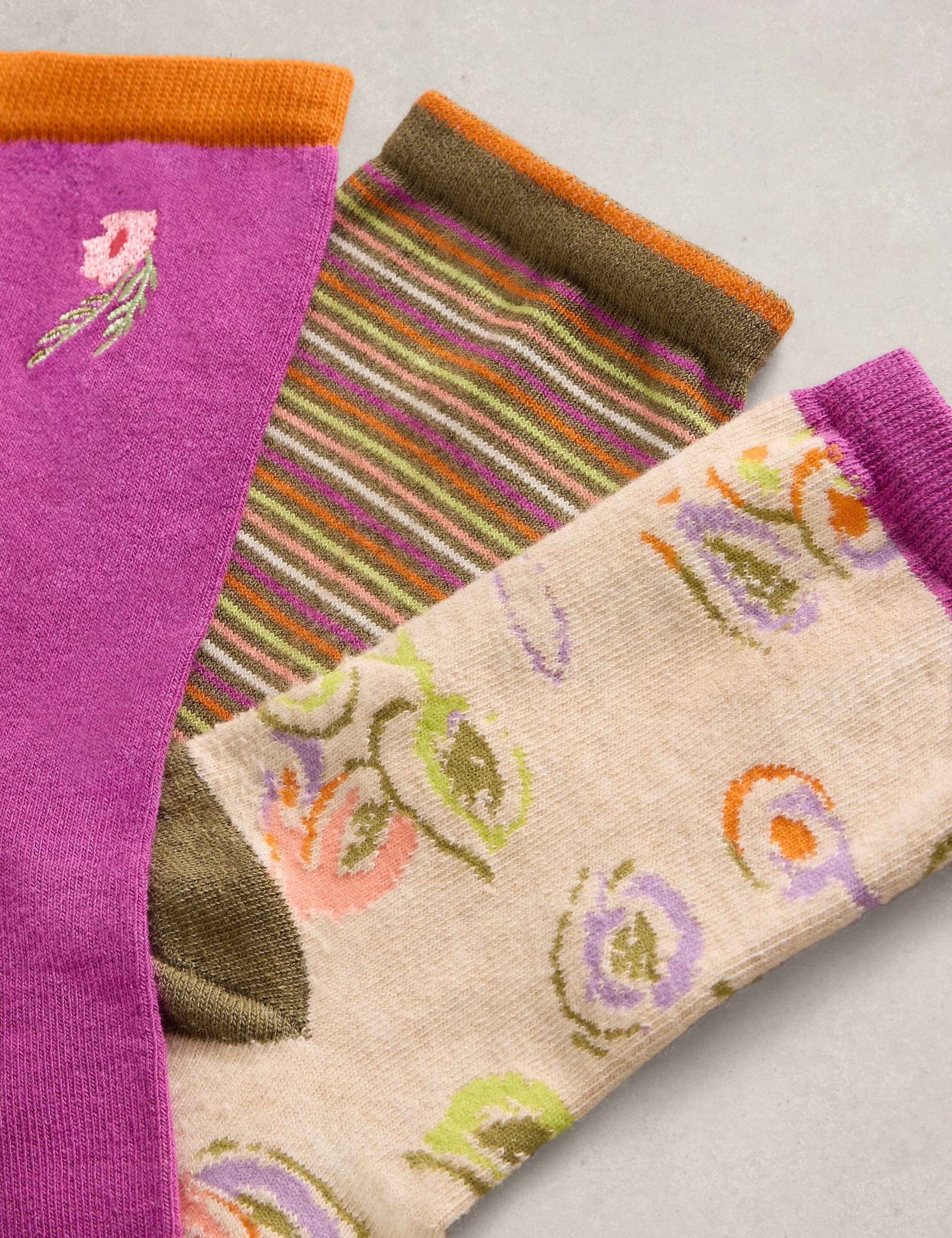 3pk Cotton Rich Floral Ankle High Socks 2 of 2