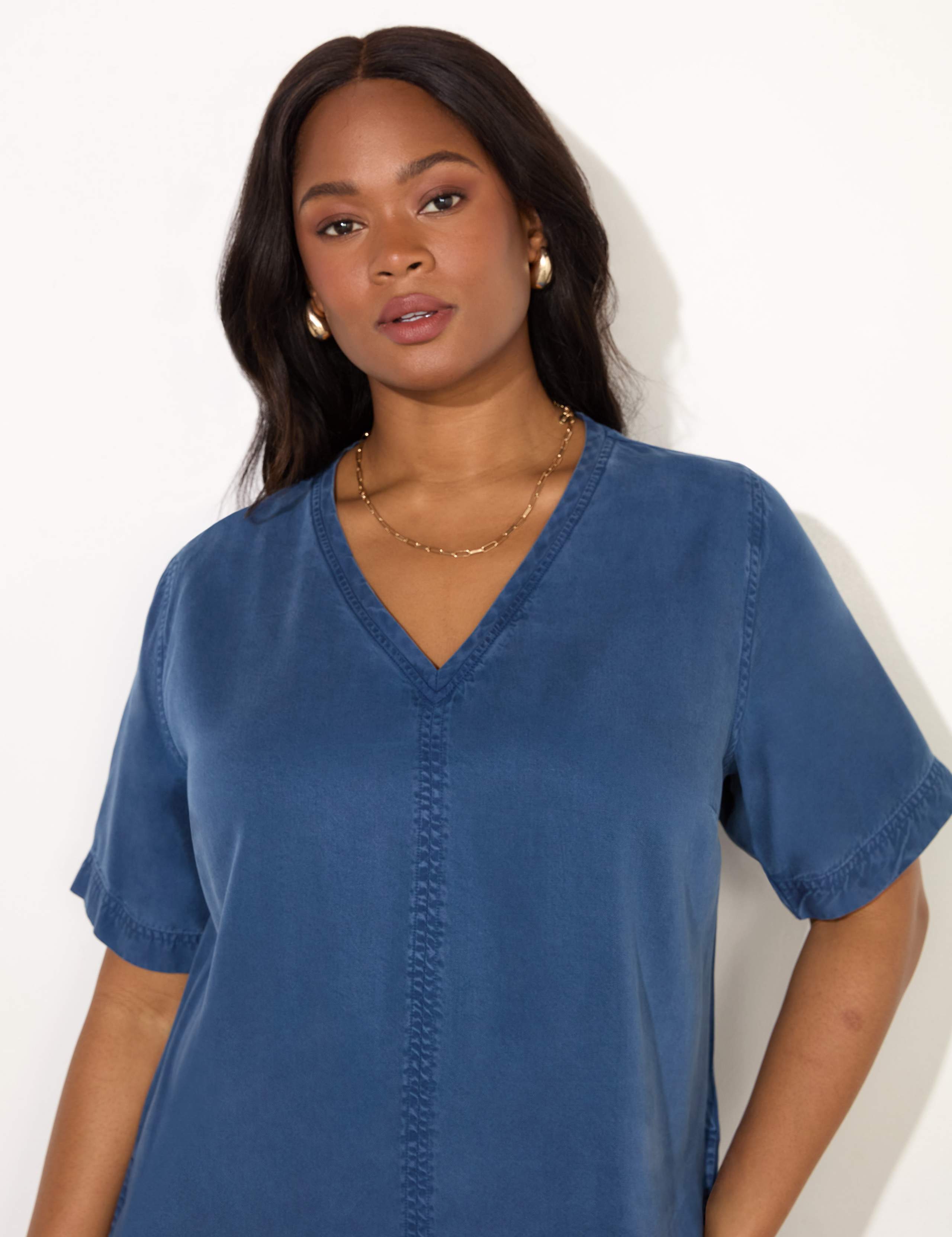 V-Neck Midi T-Shirt Dress 4 of 5