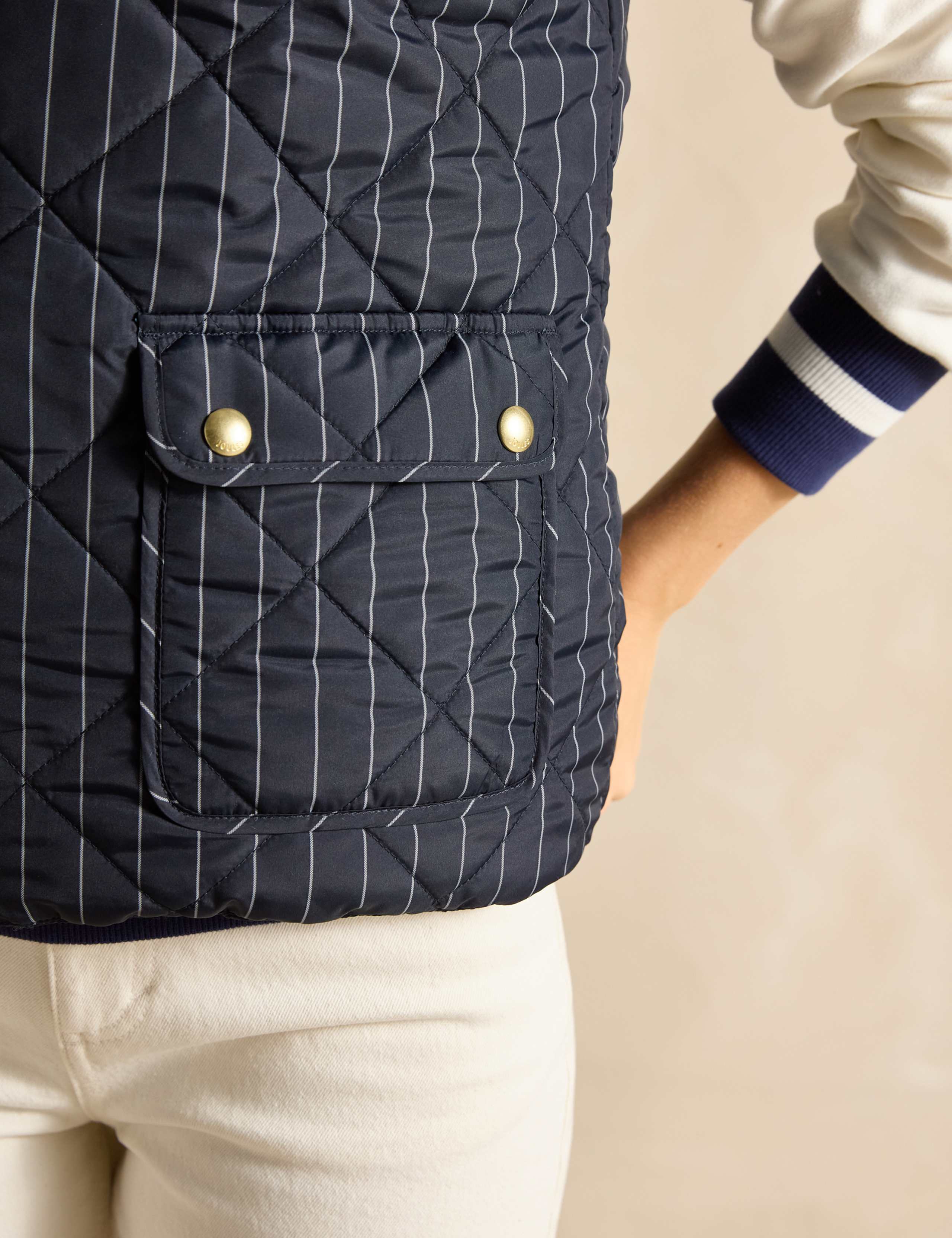 Showerproof Reversible Funnel Neck Gilet 7 of 8