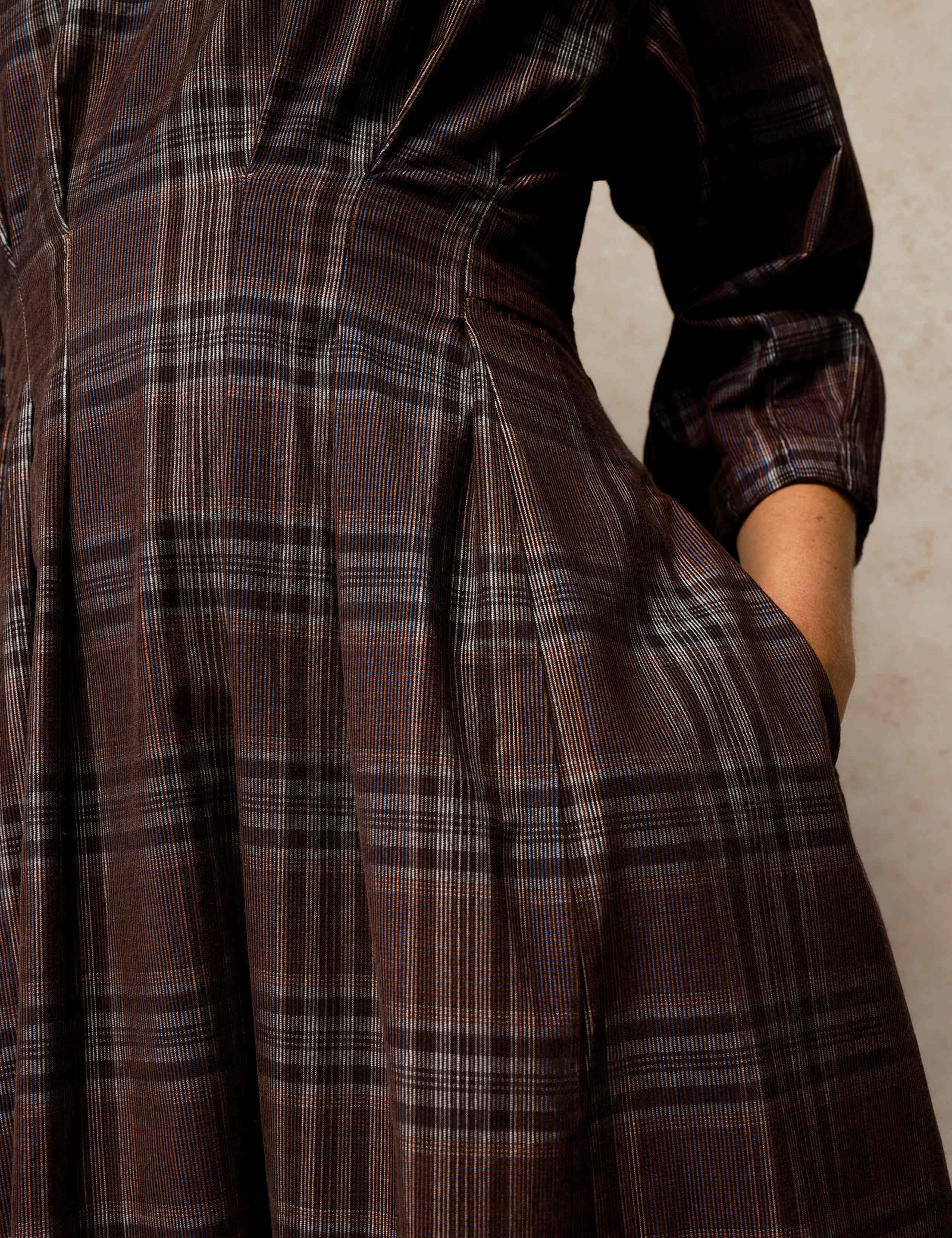 Kate Cord Printed V Neck Midi Tea Dress 5 of 7