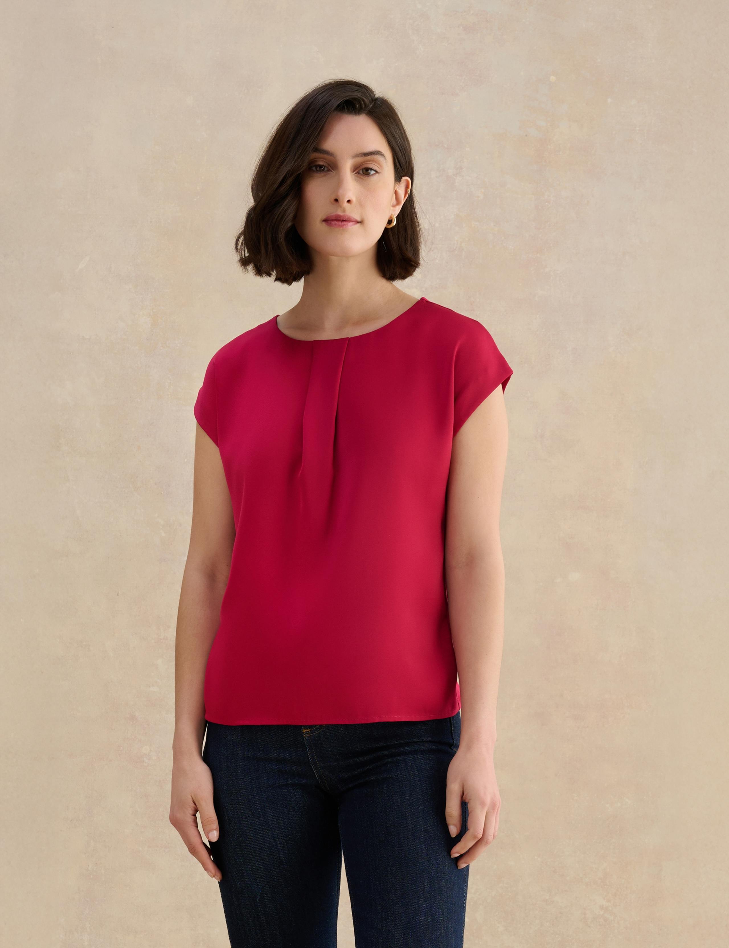 Pleat Detail Top 1 of 5